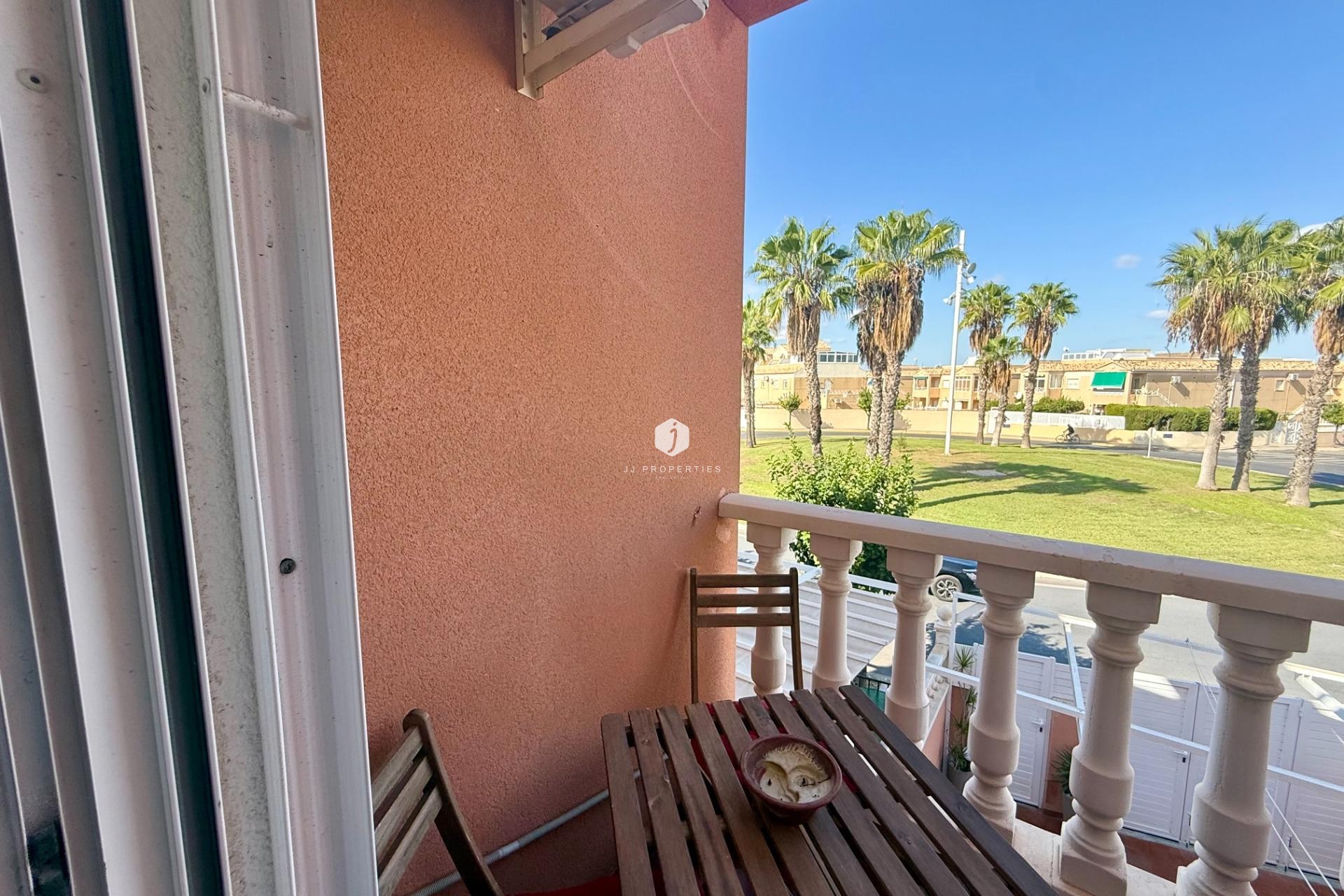 Z drugiej ręki - Szalet -
Torrevieja - El Limonar