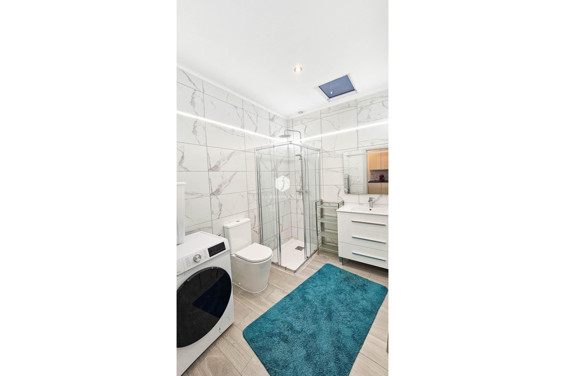 Z drugiej ręki - Szalet -
Torrevieja - El Limonar