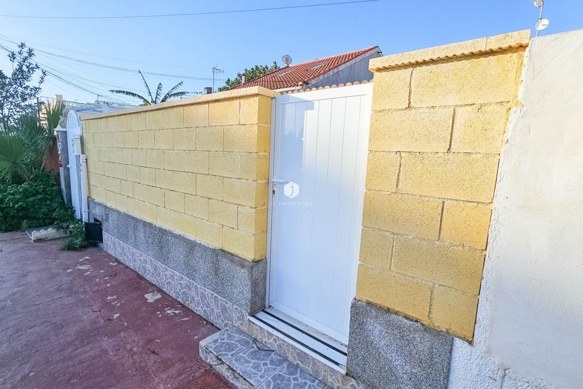 Z drugiej ręki - Szalet -
Torrevieja - El Limonar