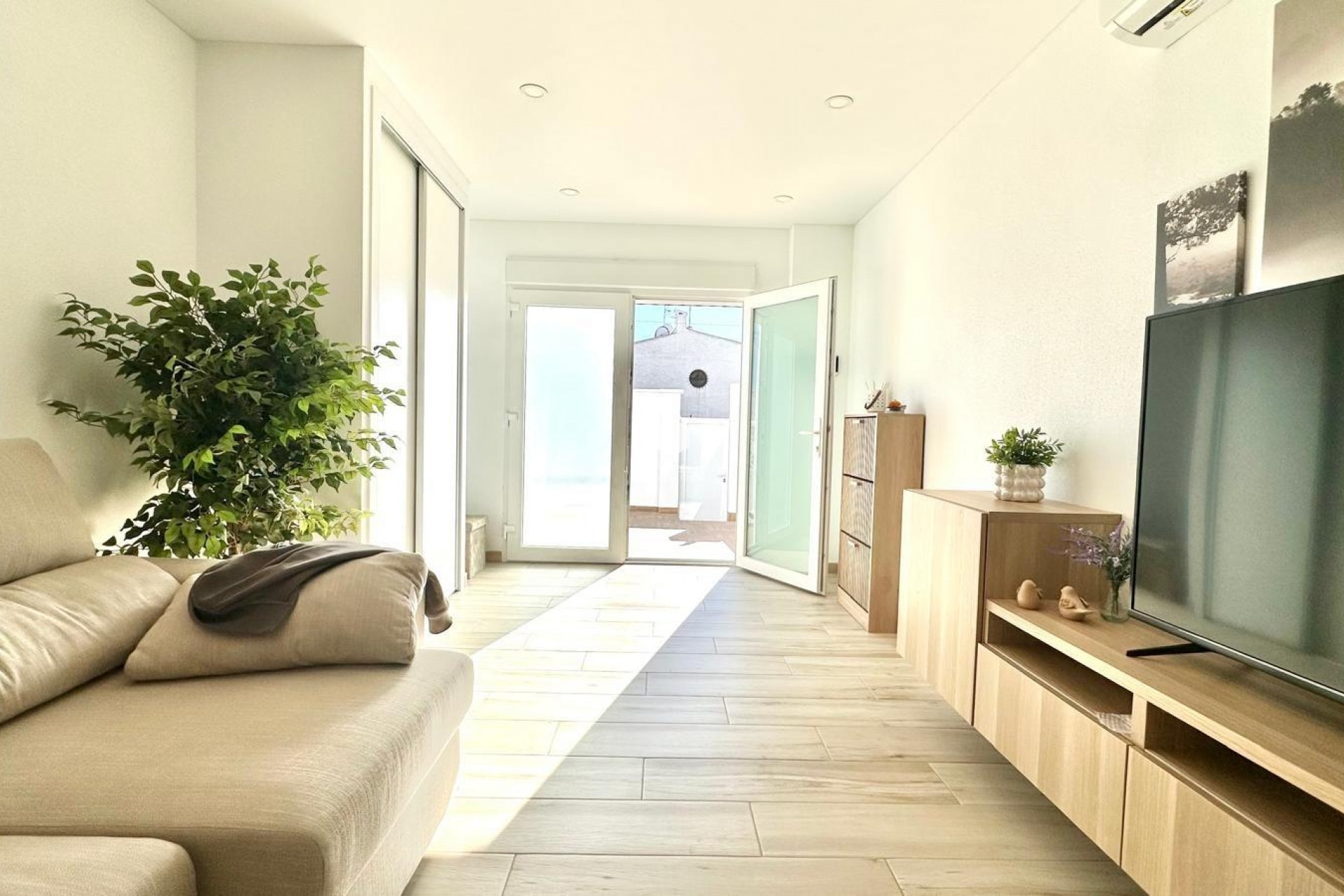 Z drugiej ręki - Szalet -
Torrevieja - Estacion de autobuses