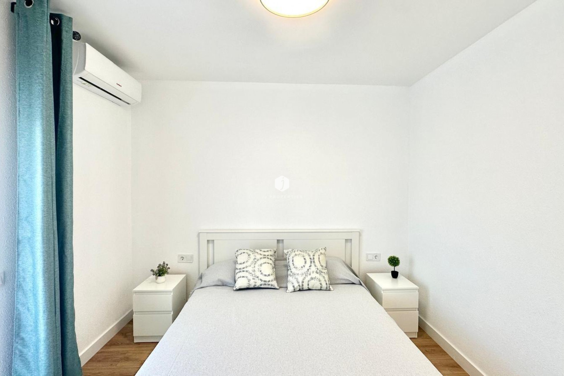 Z drugiej ręki - Szalet -
Torrevieja - Estacion de autobuses