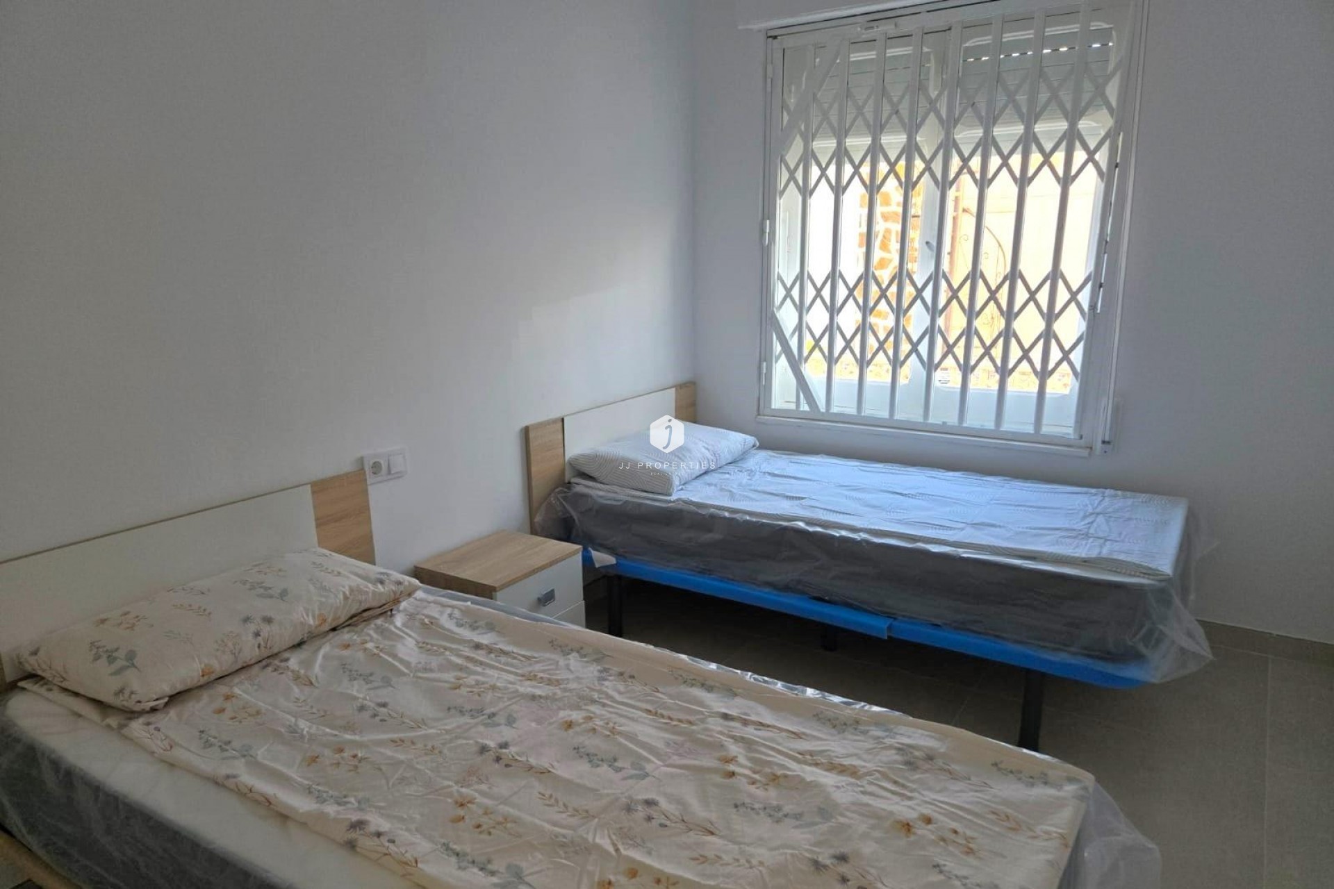 Z drugiej ręki - Szalet -
Torrevieja - La Mata