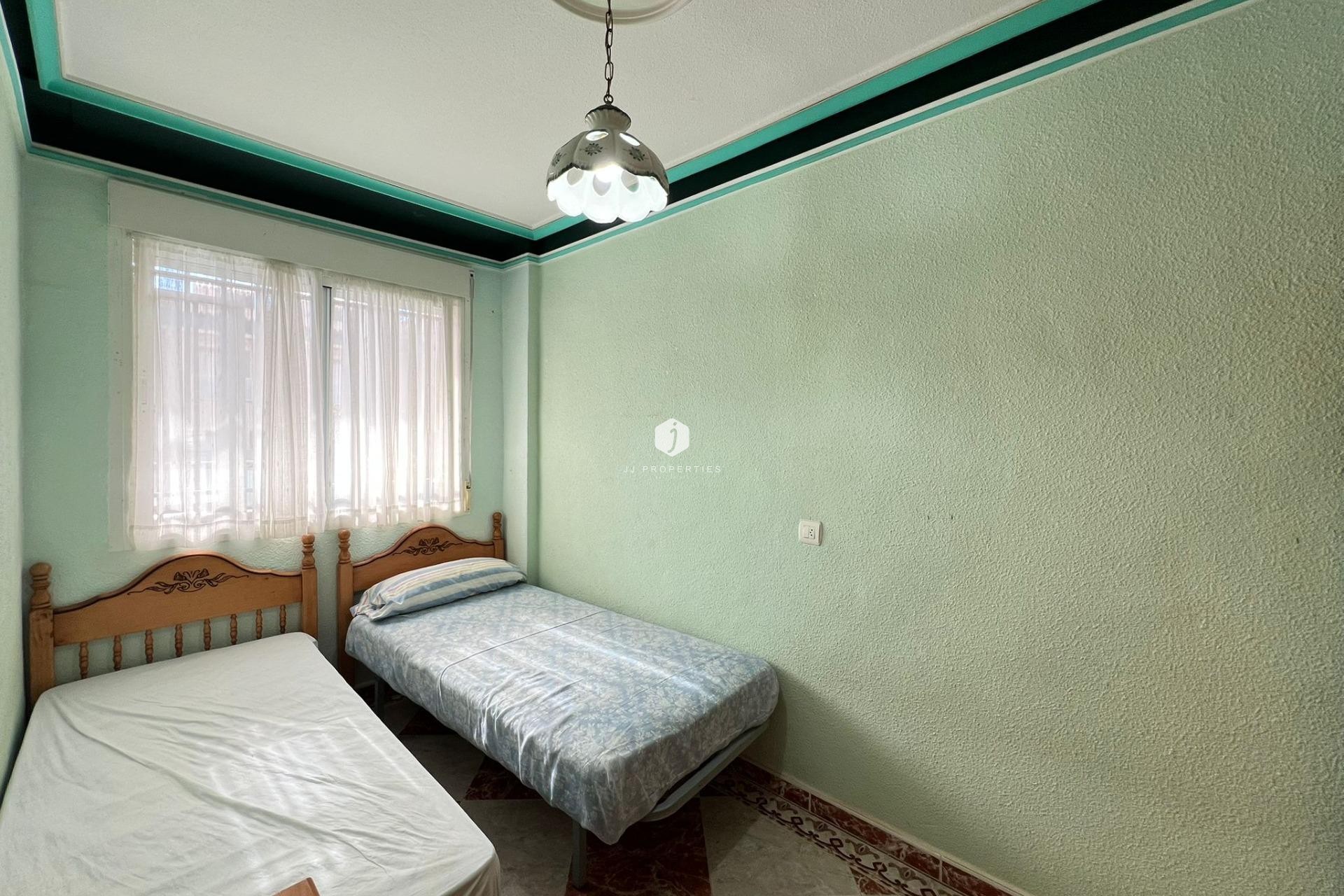 Z drugiej ręki - Szalet -
Torrevieja - La Mata