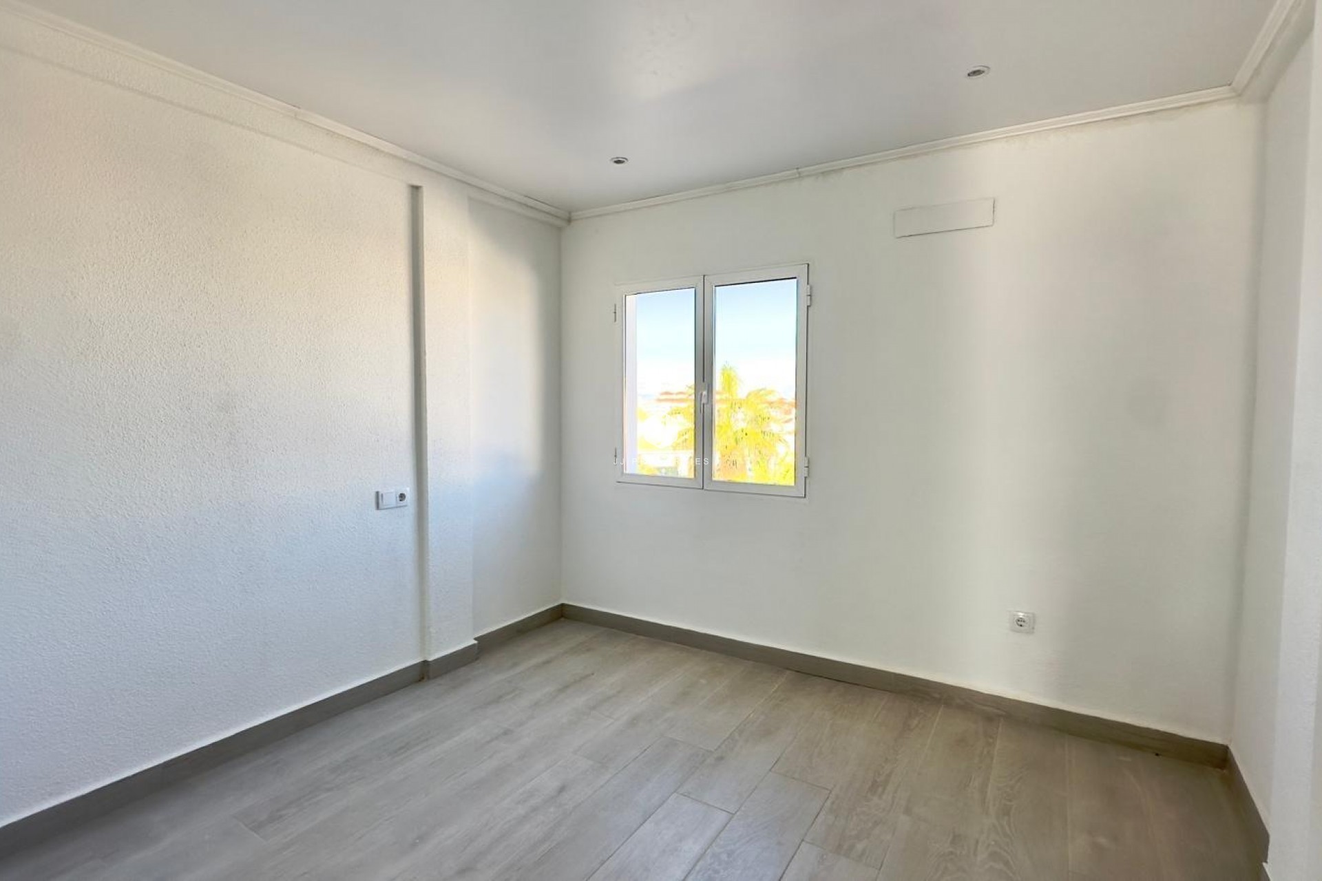 Z drugiej ręki - Szalet -
Torrevieja - La Mata