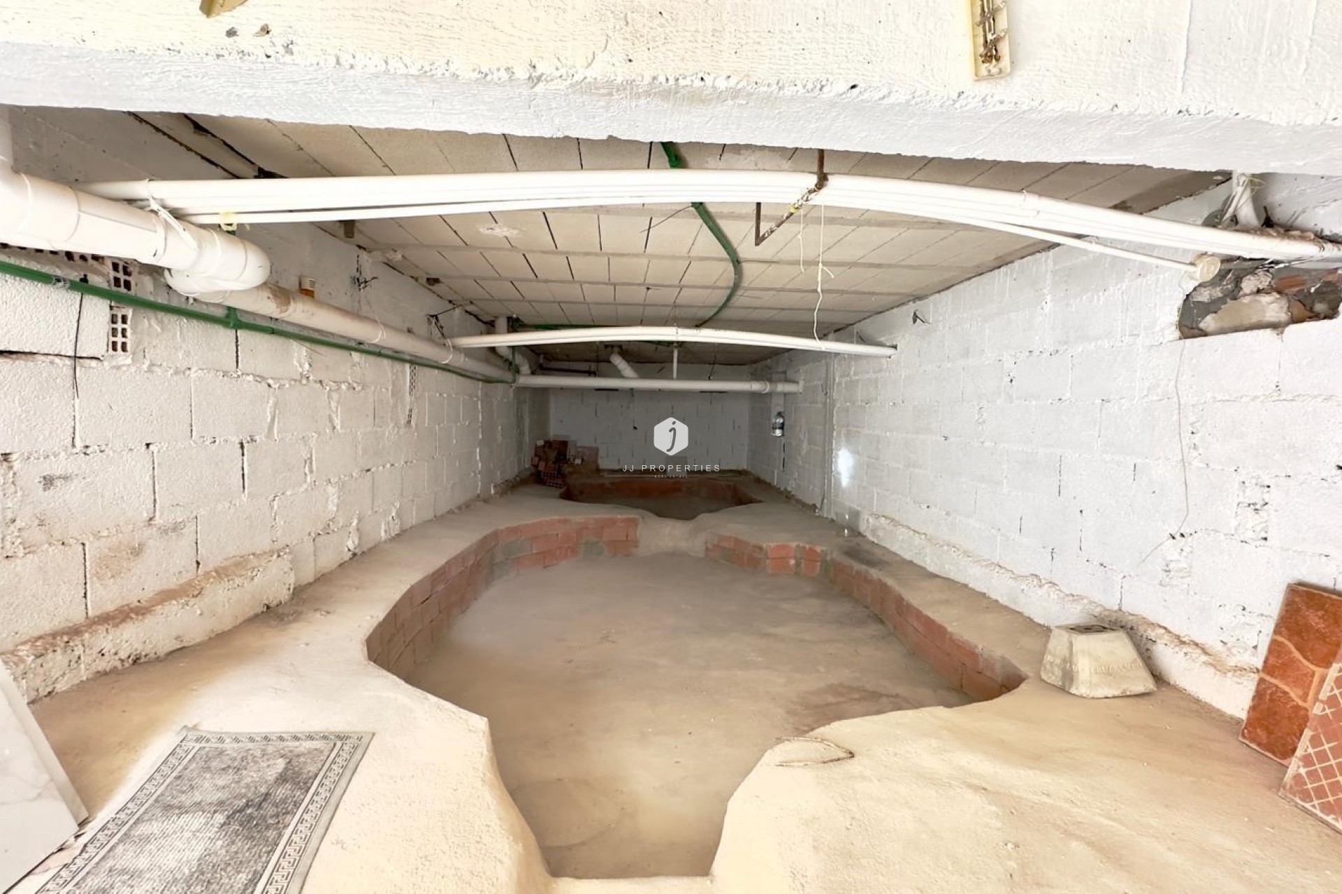 Z drugiej ręki - Szalet -
Torrevieja - La Mata