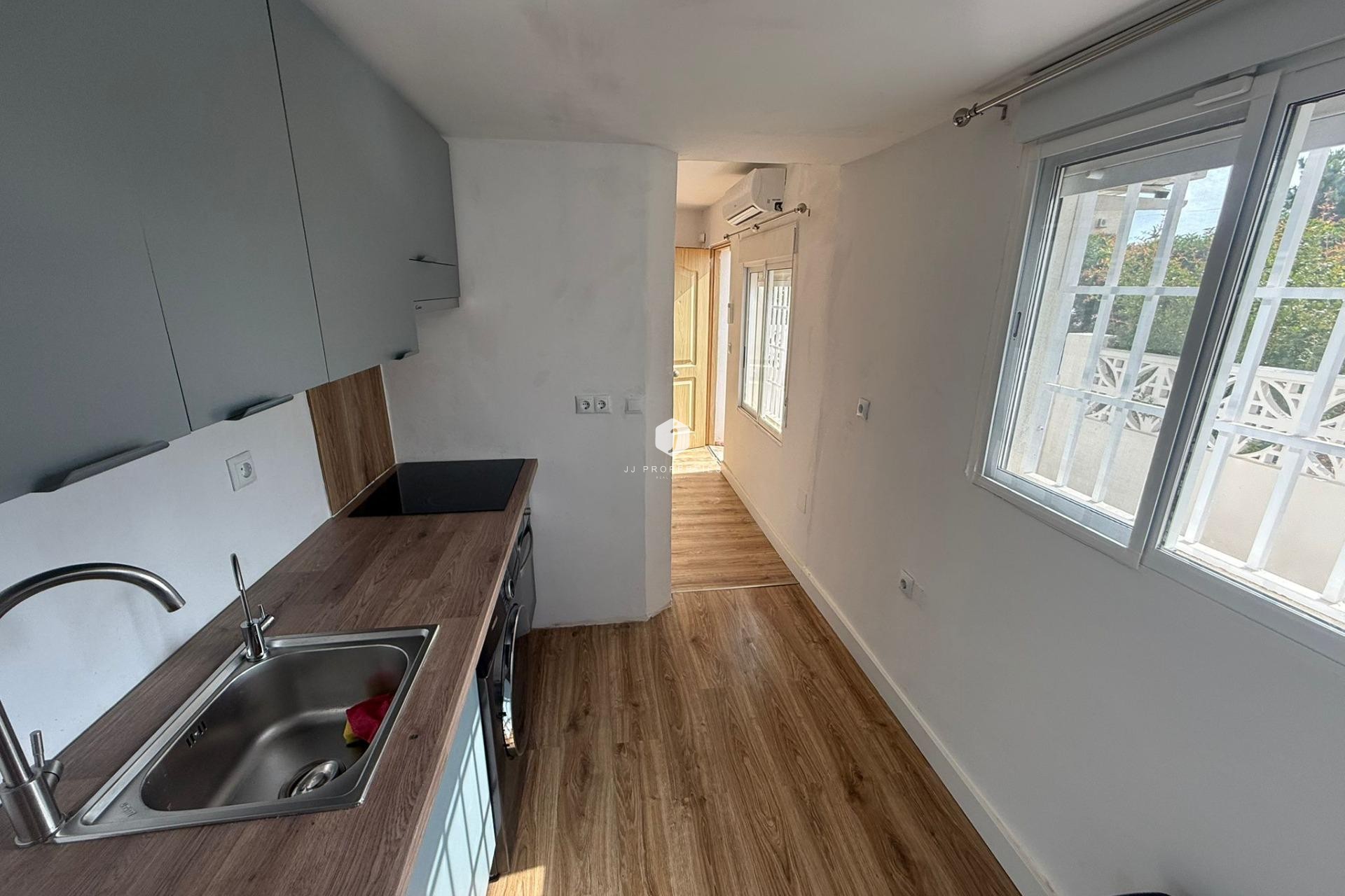 Z drugiej ręki - Szalet -
Torrevieja - La Siesta - El Salado - Torreta