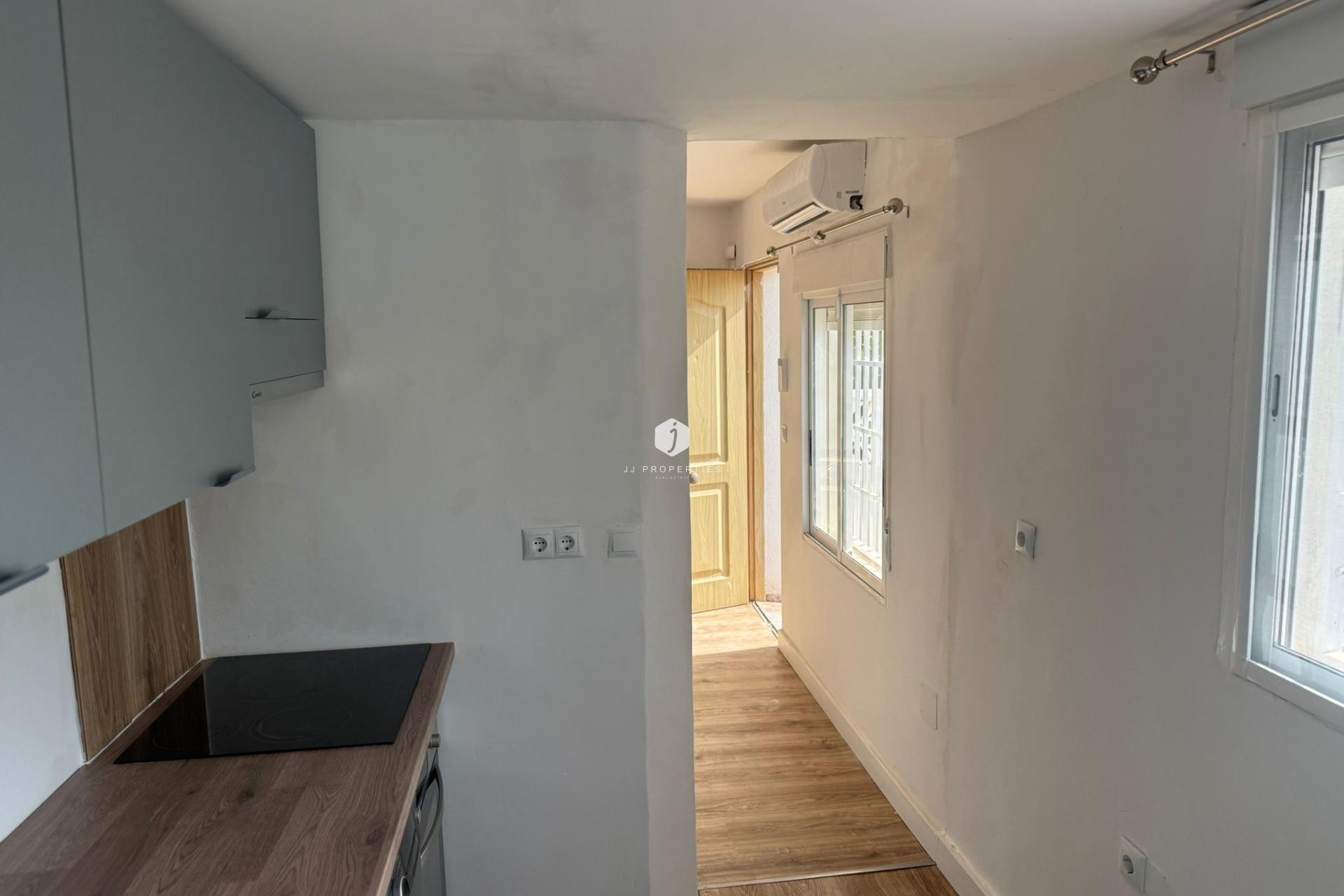 Z drugiej ręki - Szalet -
Torrevieja - La Siesta - El Salado - Torreta