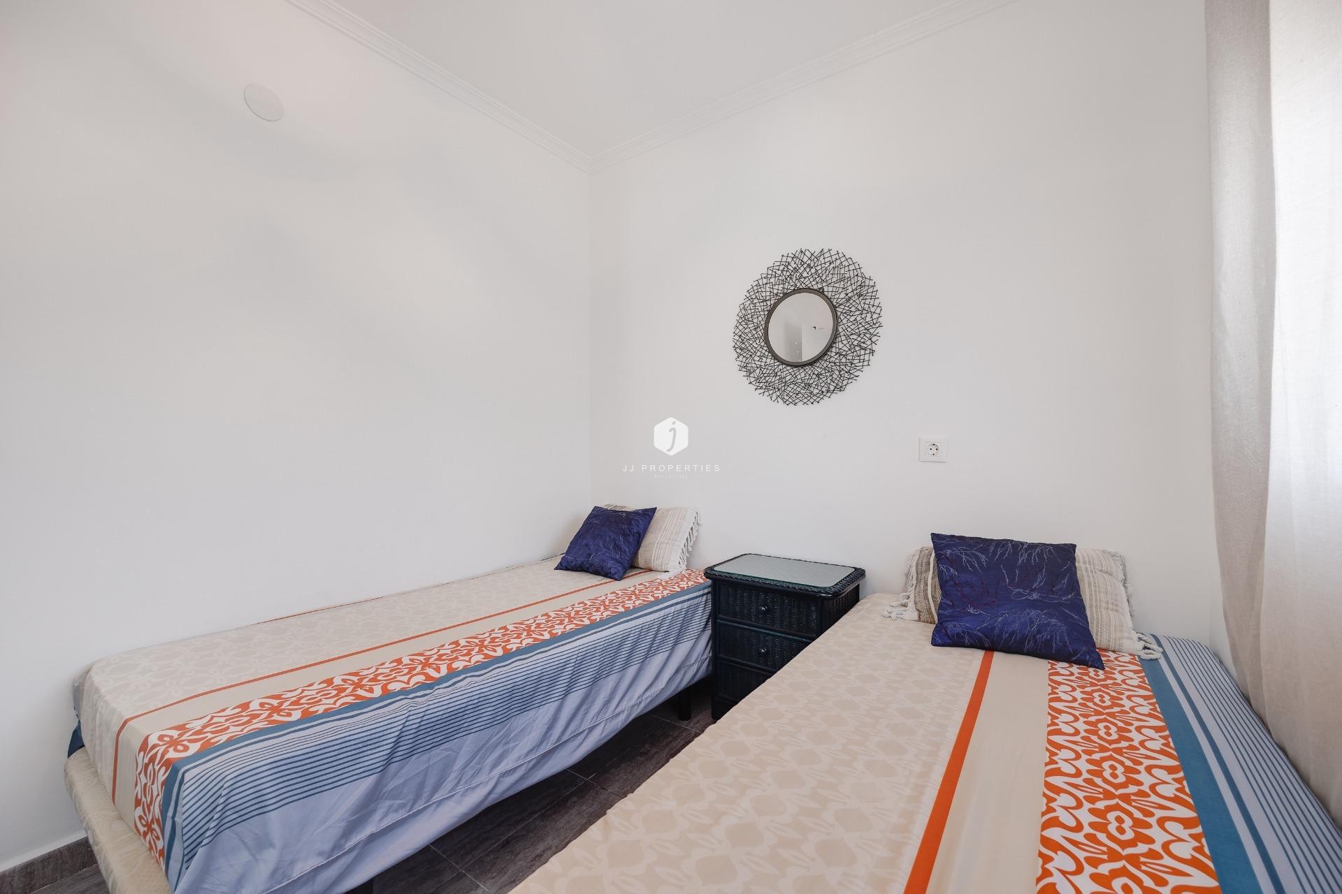 Z drugiej ręki - Szalet -
Torrevieja - La Siesta - El Salado - Torreta