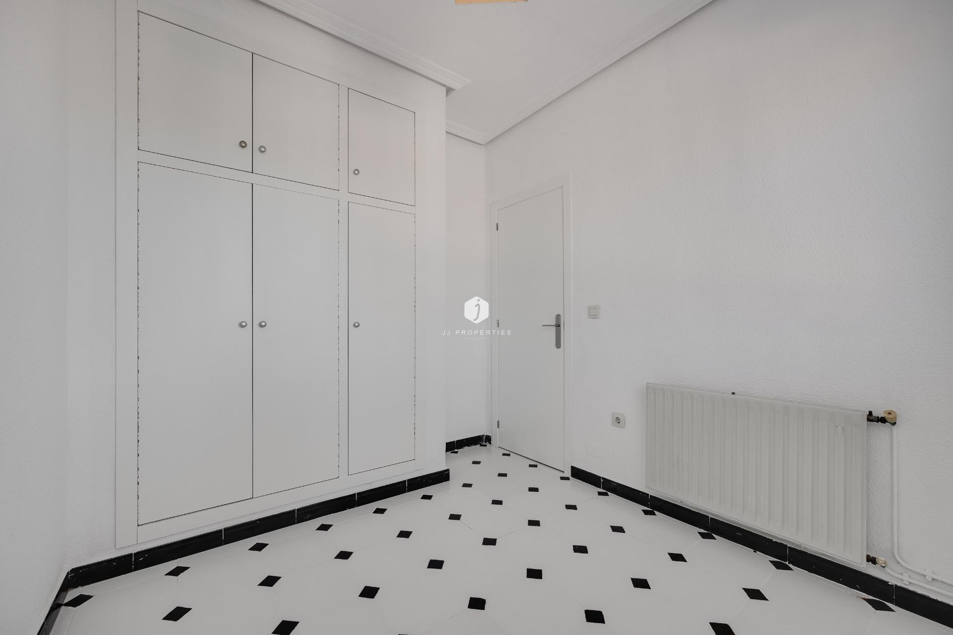 Z drugiej ręki - Szalet -
Torrevieja - La Siesta - El Salado - Torreta