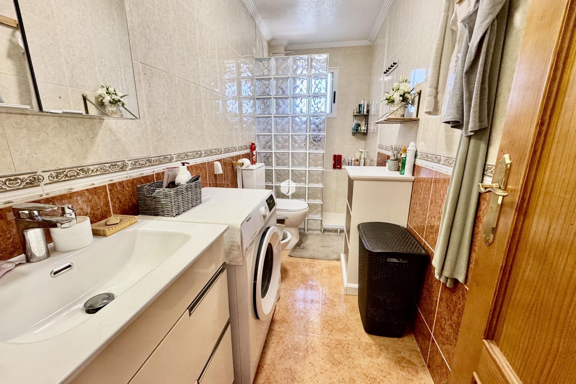 Z drugiej ręki - Szalet -
Torrevieja - La Siesta - El Salado - Torreta