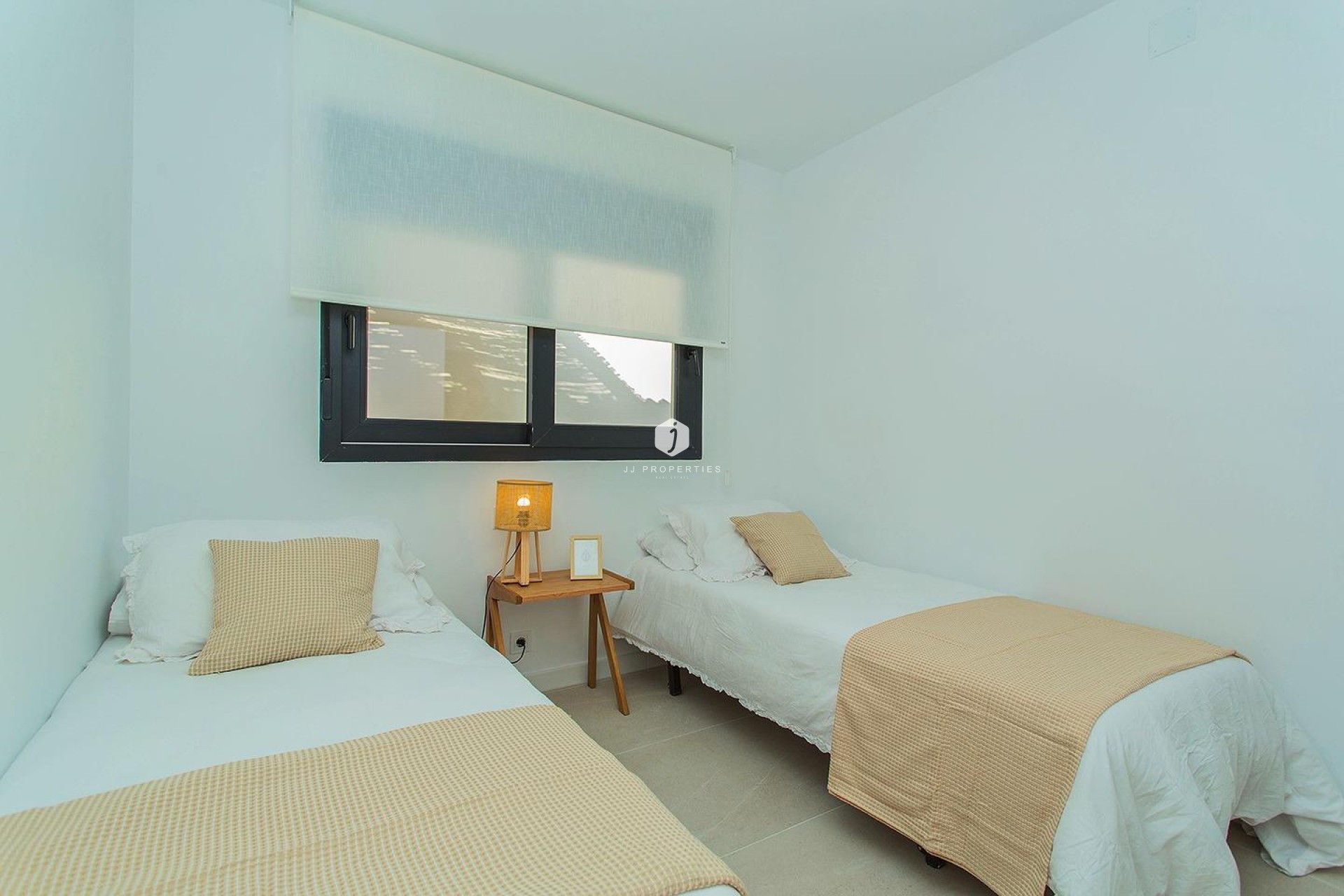 Z drugiej ręki - Szalet -
Torrevieja - La siesta