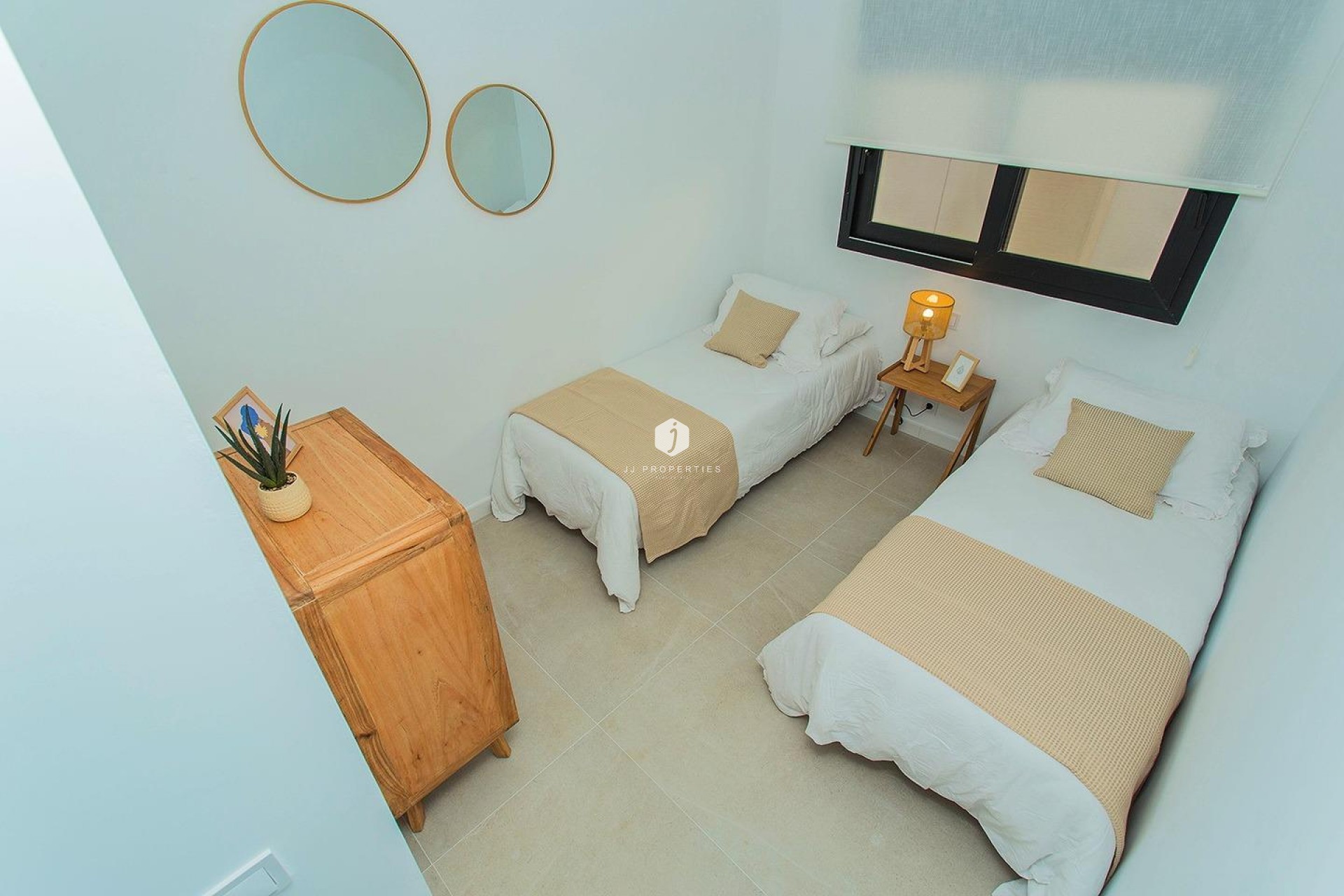 Z drugiej ręki - Szalet -
Torrevieja - La siesta