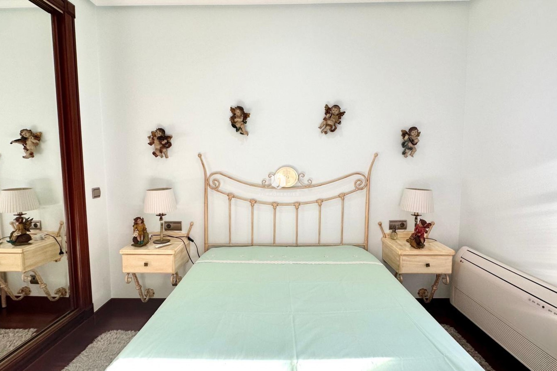 Z drugiej ręki - Szalet -
Torrevieja - La siesta
