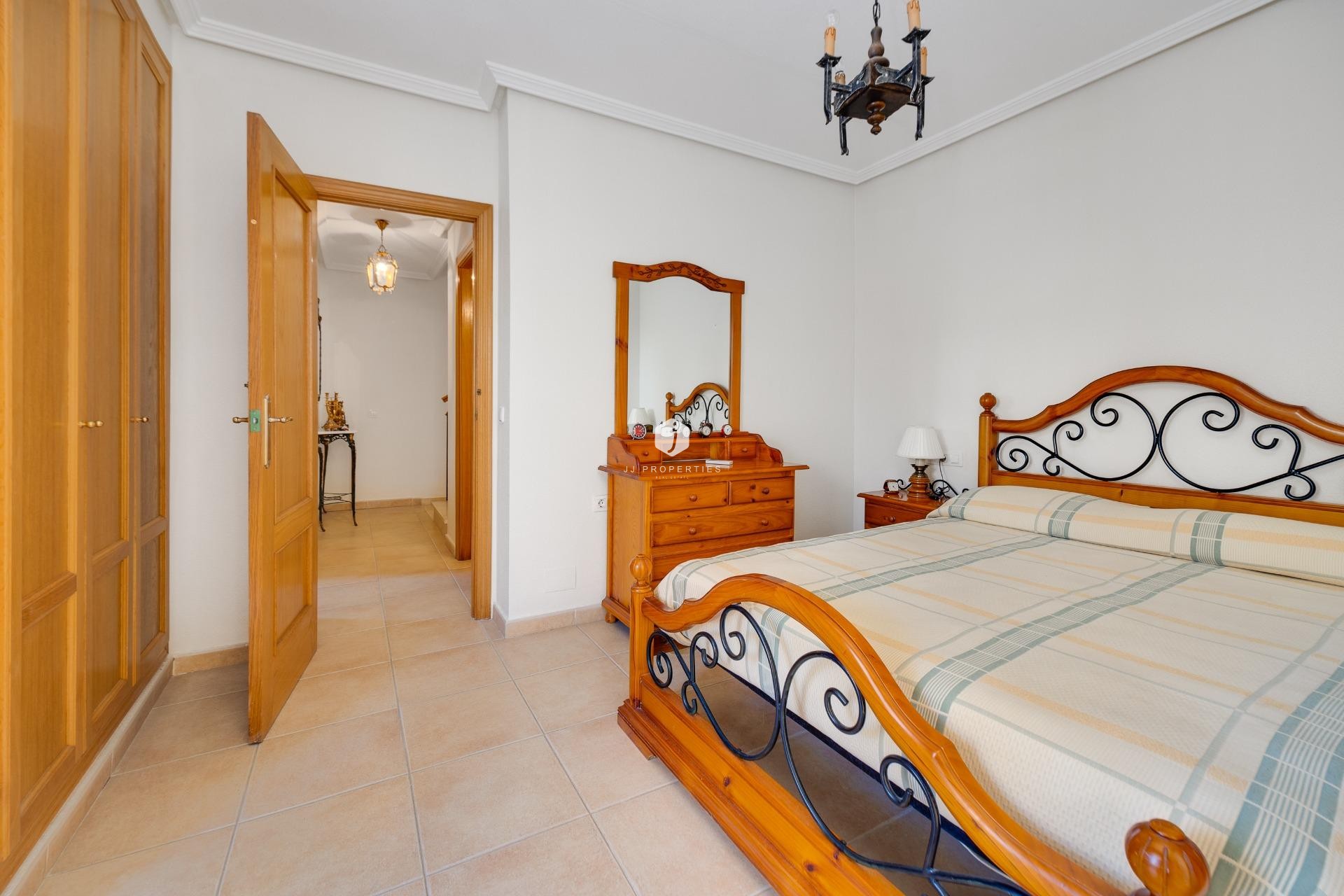 Z drugiej ręki - Szalet -
Torrevieja - La veleta