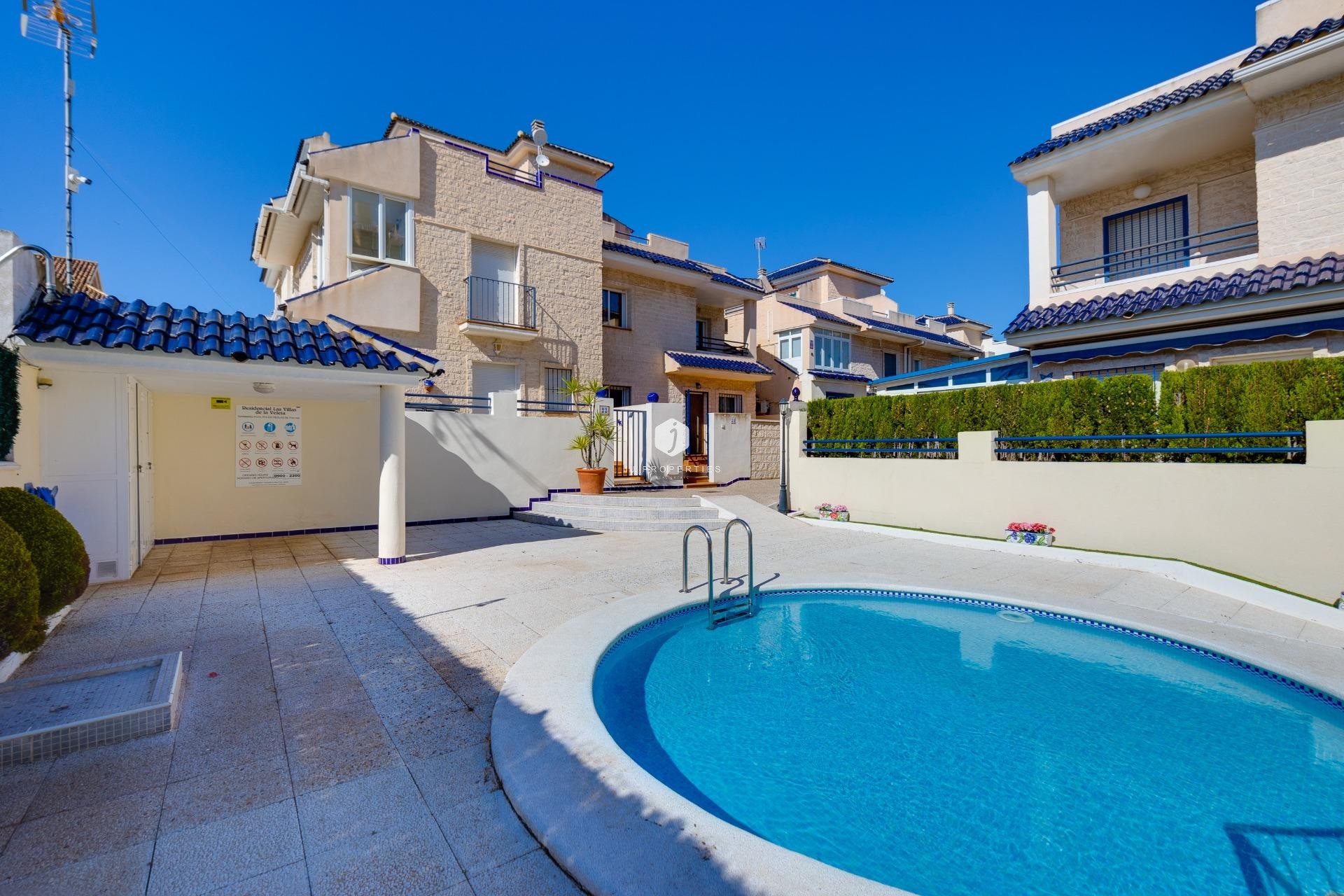 Z drugiej ręki - Szalet -
Torrevieja - La veleta