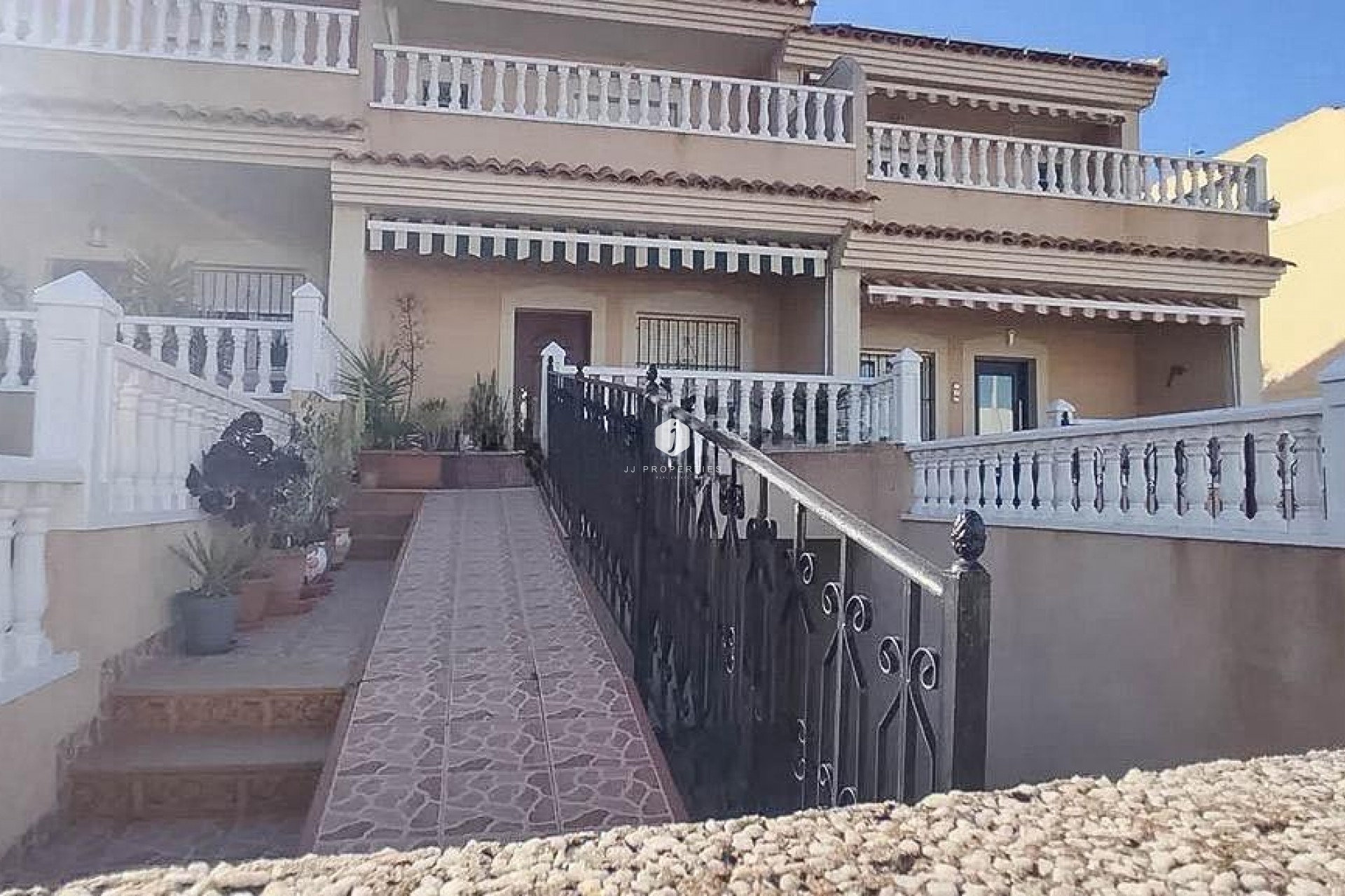 Z drugiej ręki - Szalet -
Torrevieja - Los altos