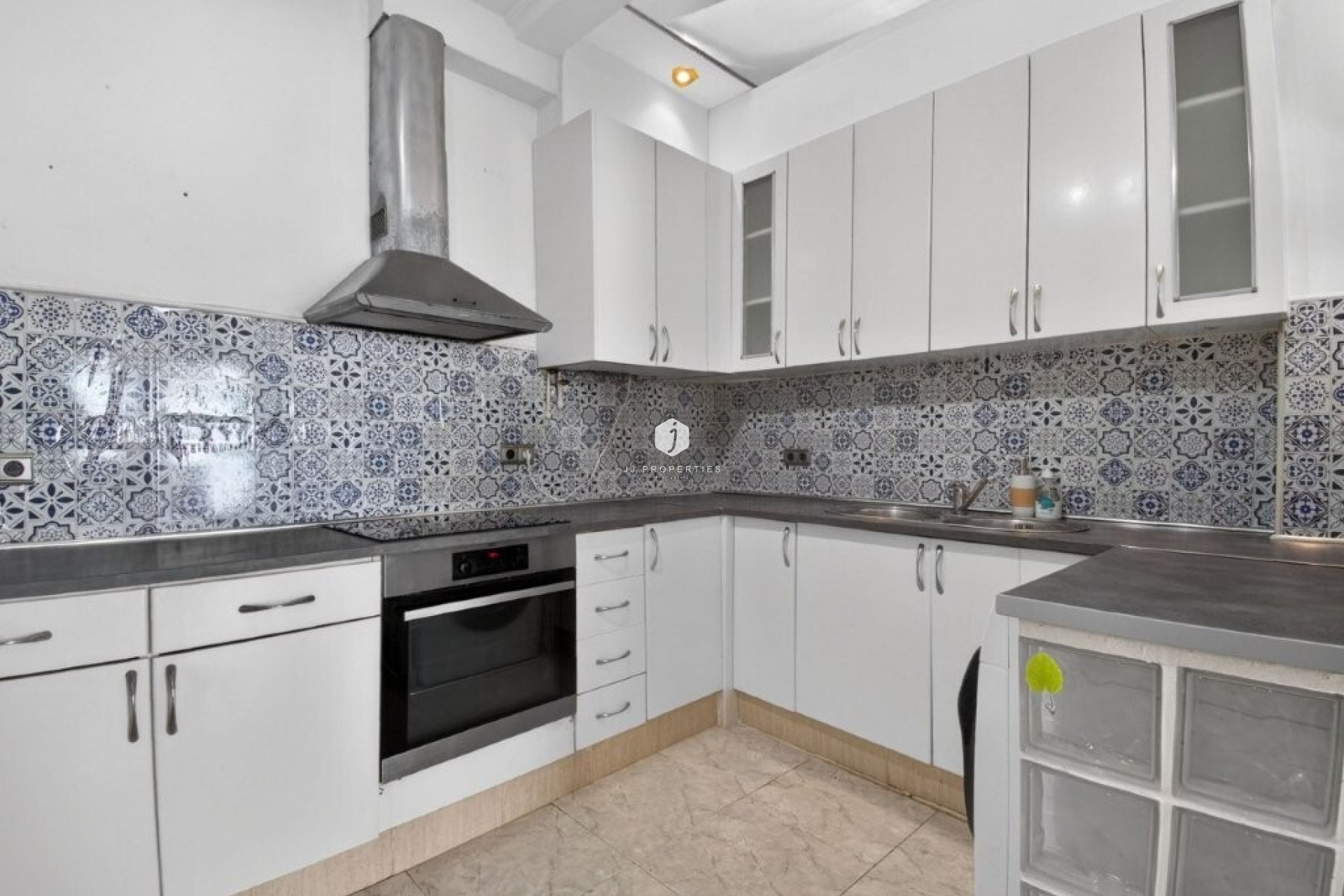 Z drugiej ręki - Szalet -
Torrevieja - Los altos