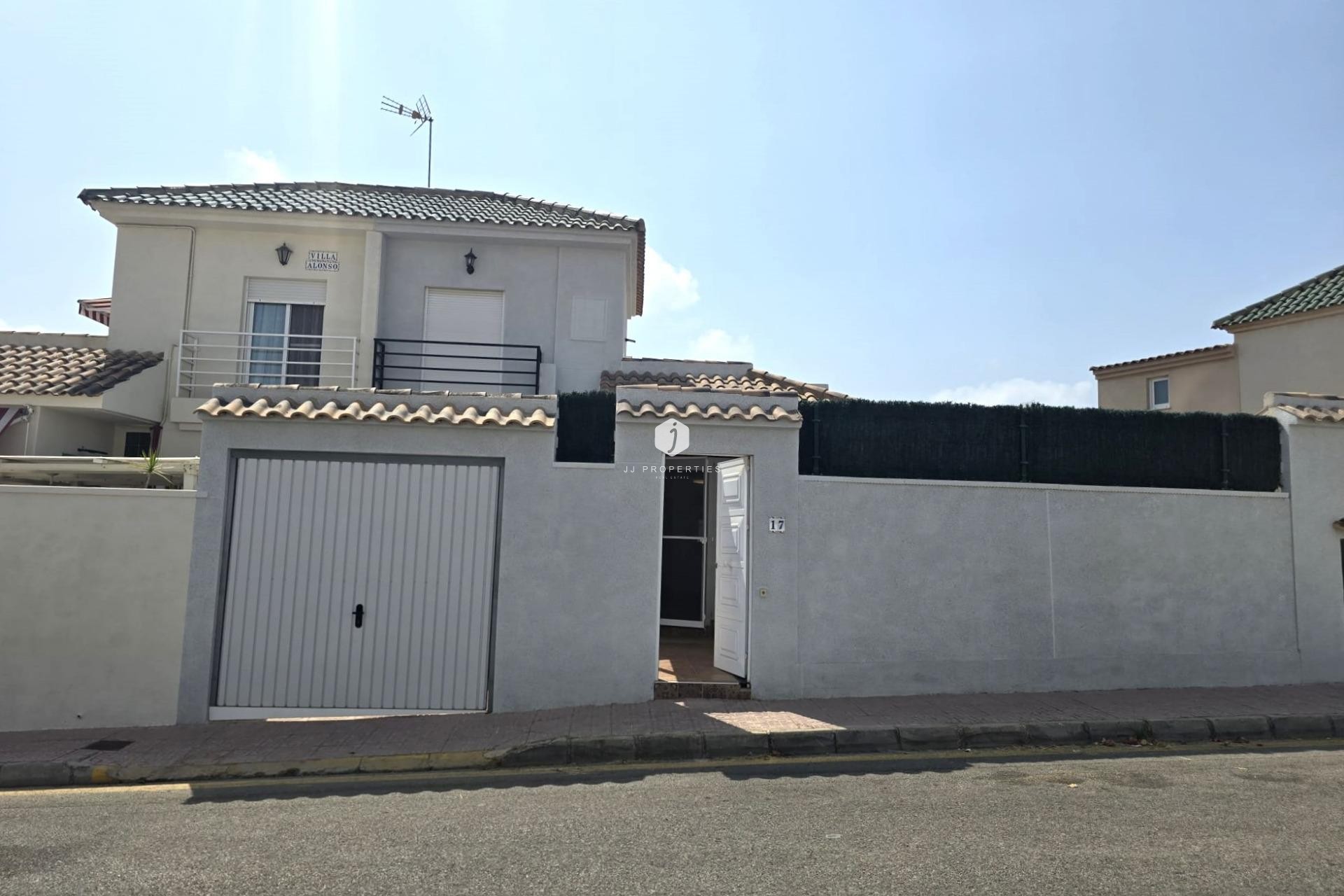 Z drugiej ręki - Szalet -
Torrevieja - Los altos