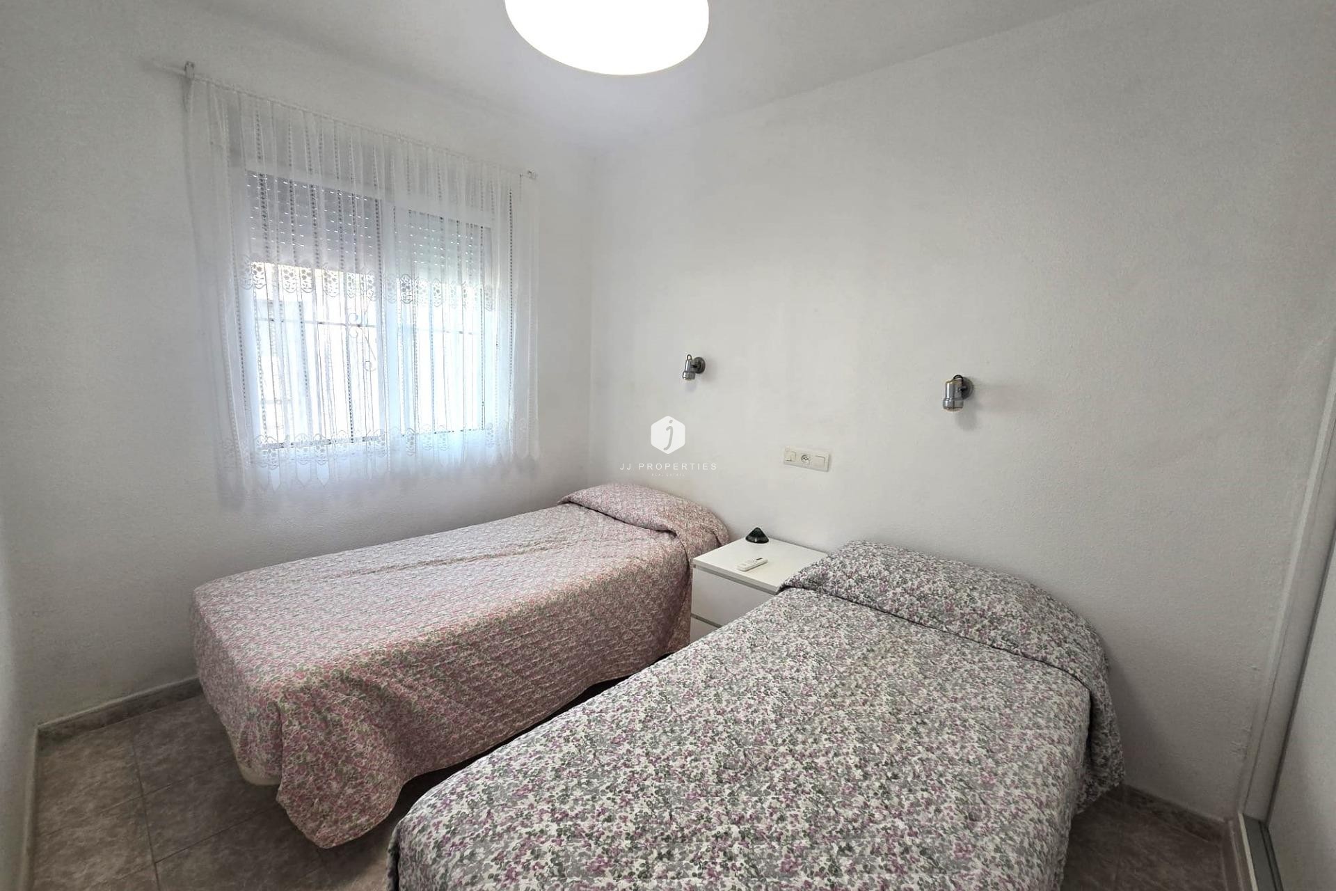 Z drugiej ręki - Szalet -
Torrevieja - Los altos