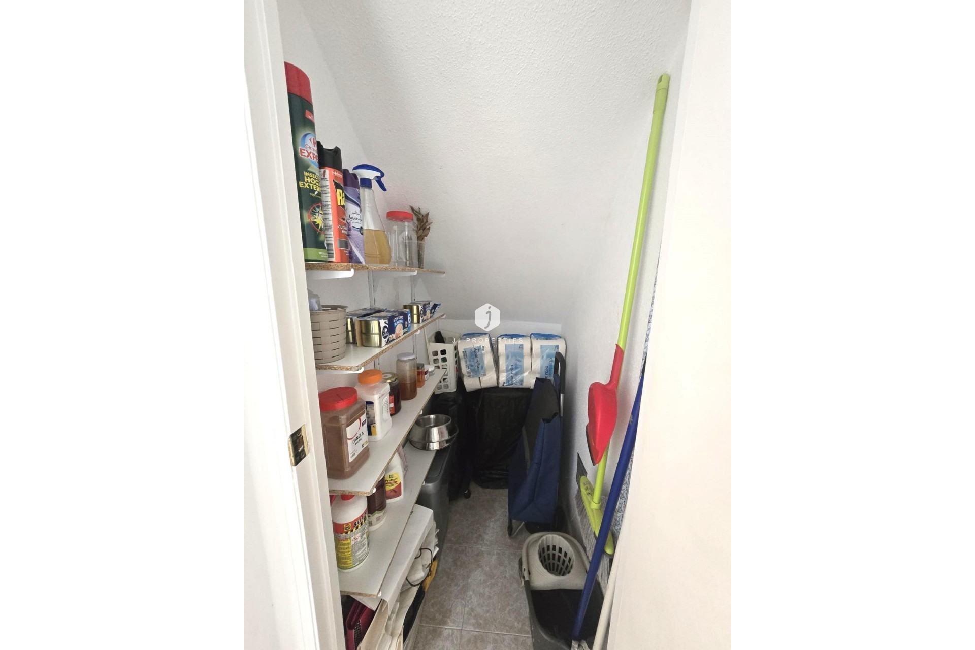 Z drugiej ręki - Szalet -
Torrevieja - Los altos