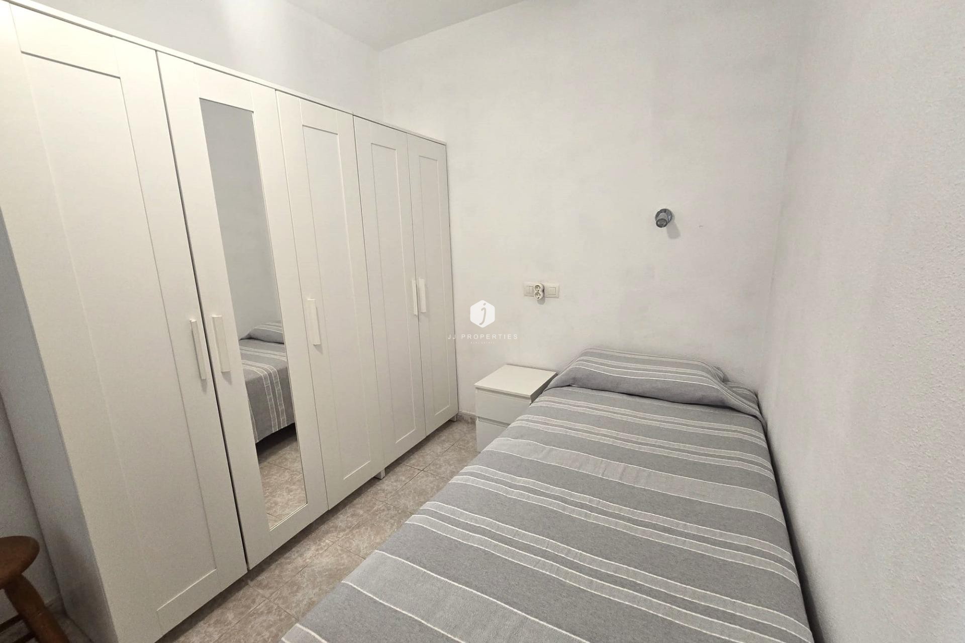 Z drugiej ręki - Szalet -
Torrevieja - Los altos