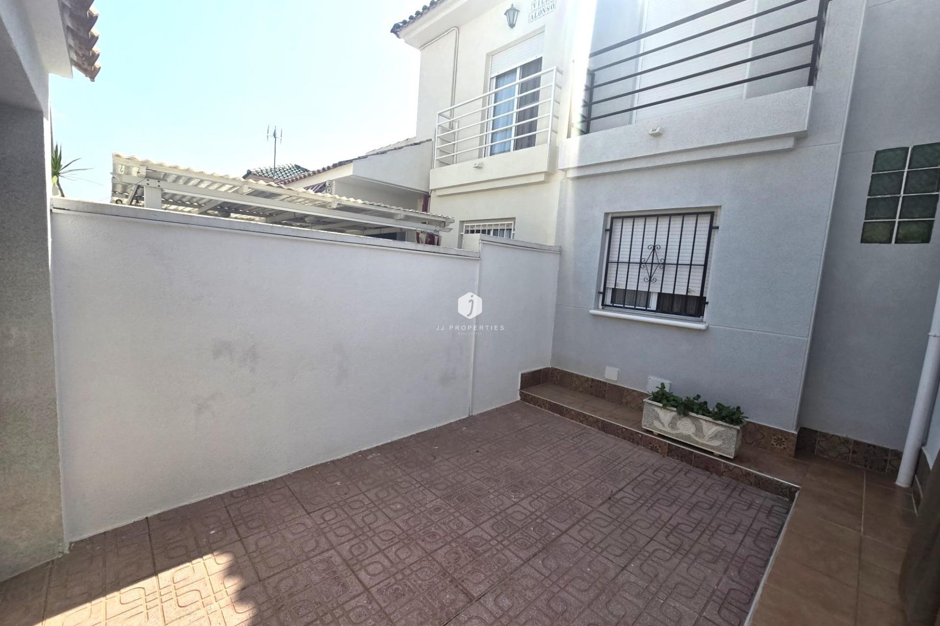 Z drugiej ręki - Szalet -
Torrevieja - Los altos