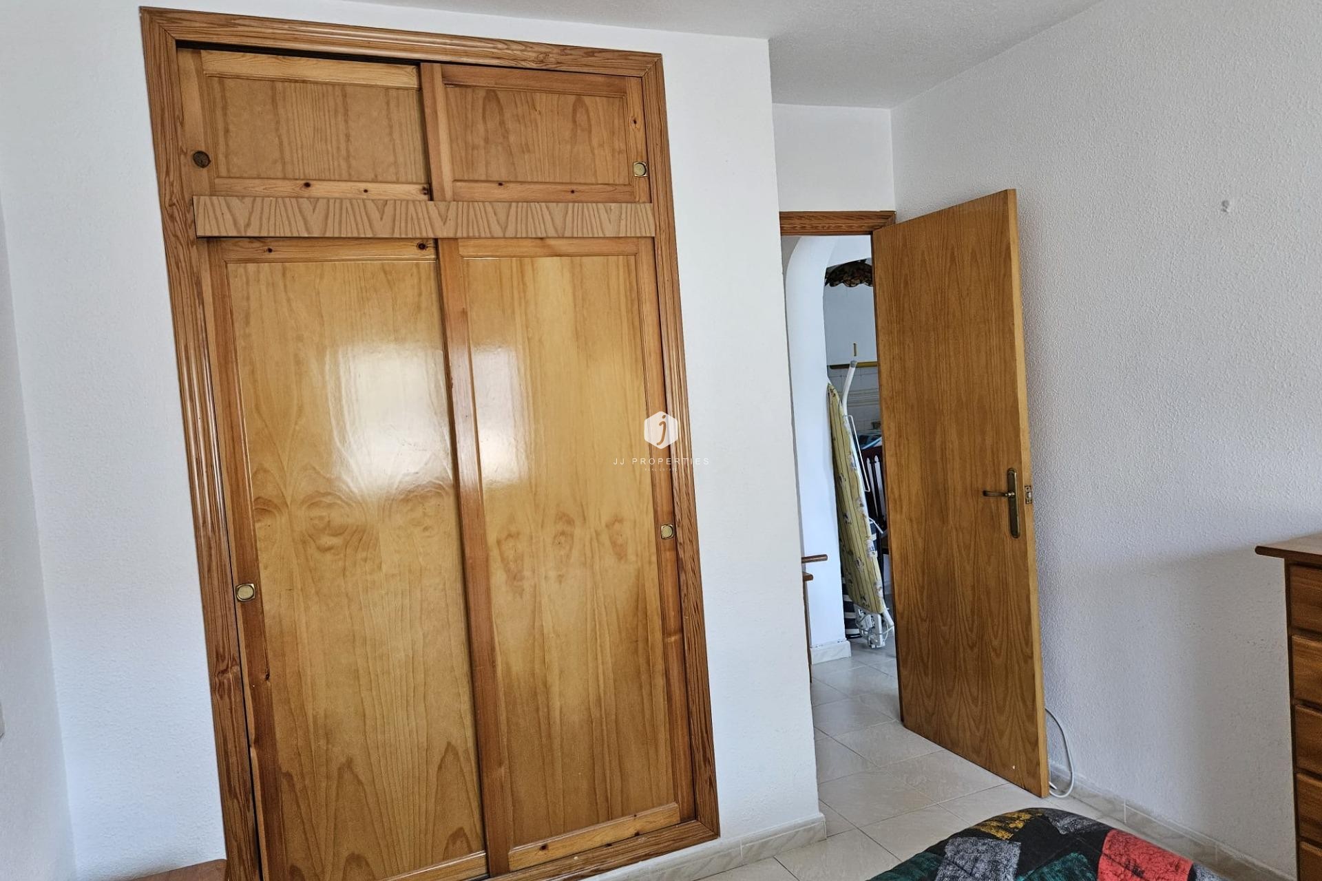 Z drugiej ręki - Szalet -
Torrevieja - Los Balcones - Los Altos del Edén