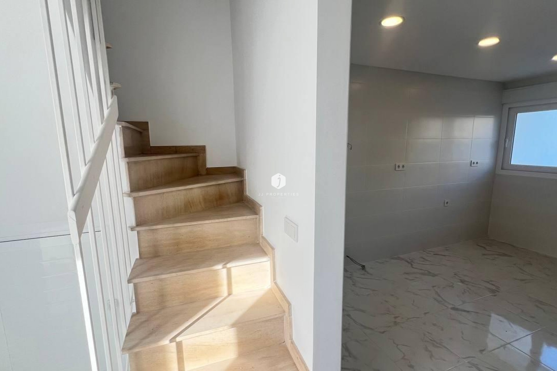 Z drugiej ręki - Szalet -
Torrevieja - Los Balcones - Los Altos del Edén