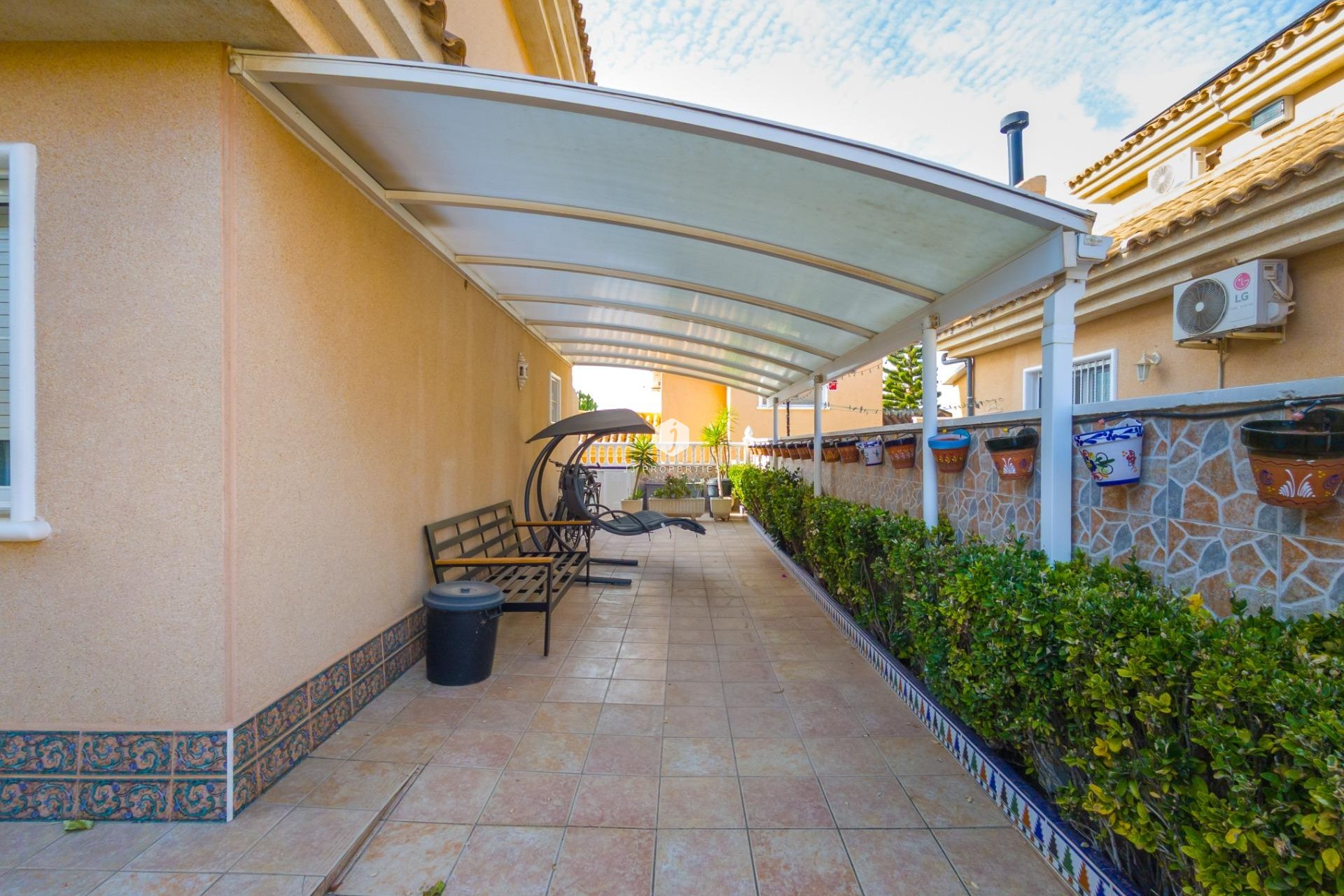 Z drugiej ręki - Szalet -
Torrevieja - Los Balcones - Los Altos del Edén