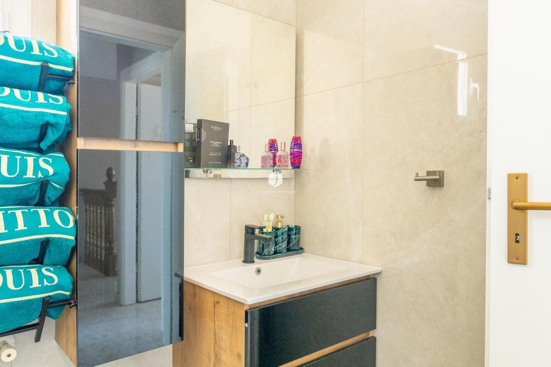 Z drugiej ręki - Szalet -
Torrevieja - Los Balcones - Los Altos del Edén