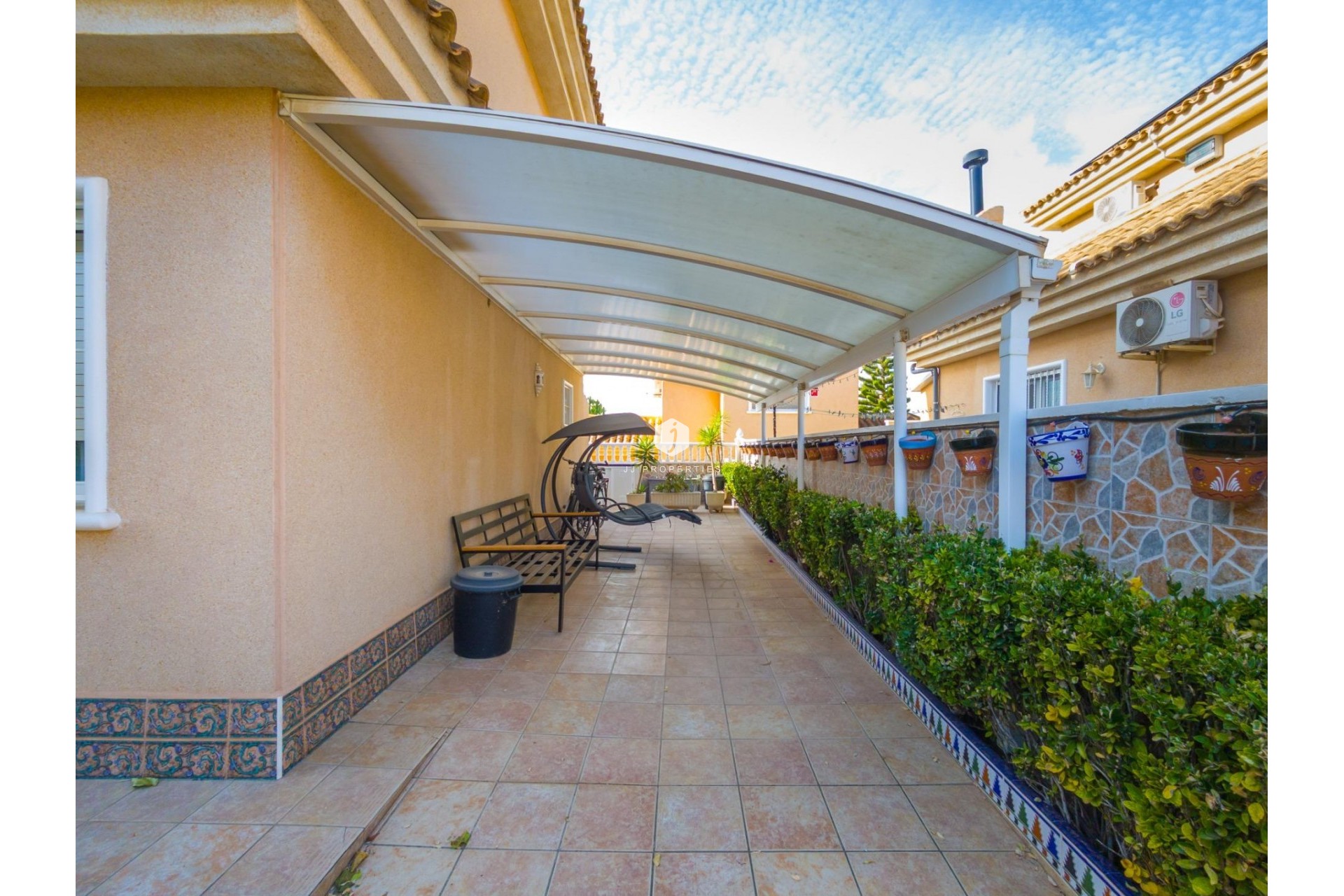 Z drugiej ręki - Szalet -
Torrevieja - Los Balcones - Los Altos del Edén