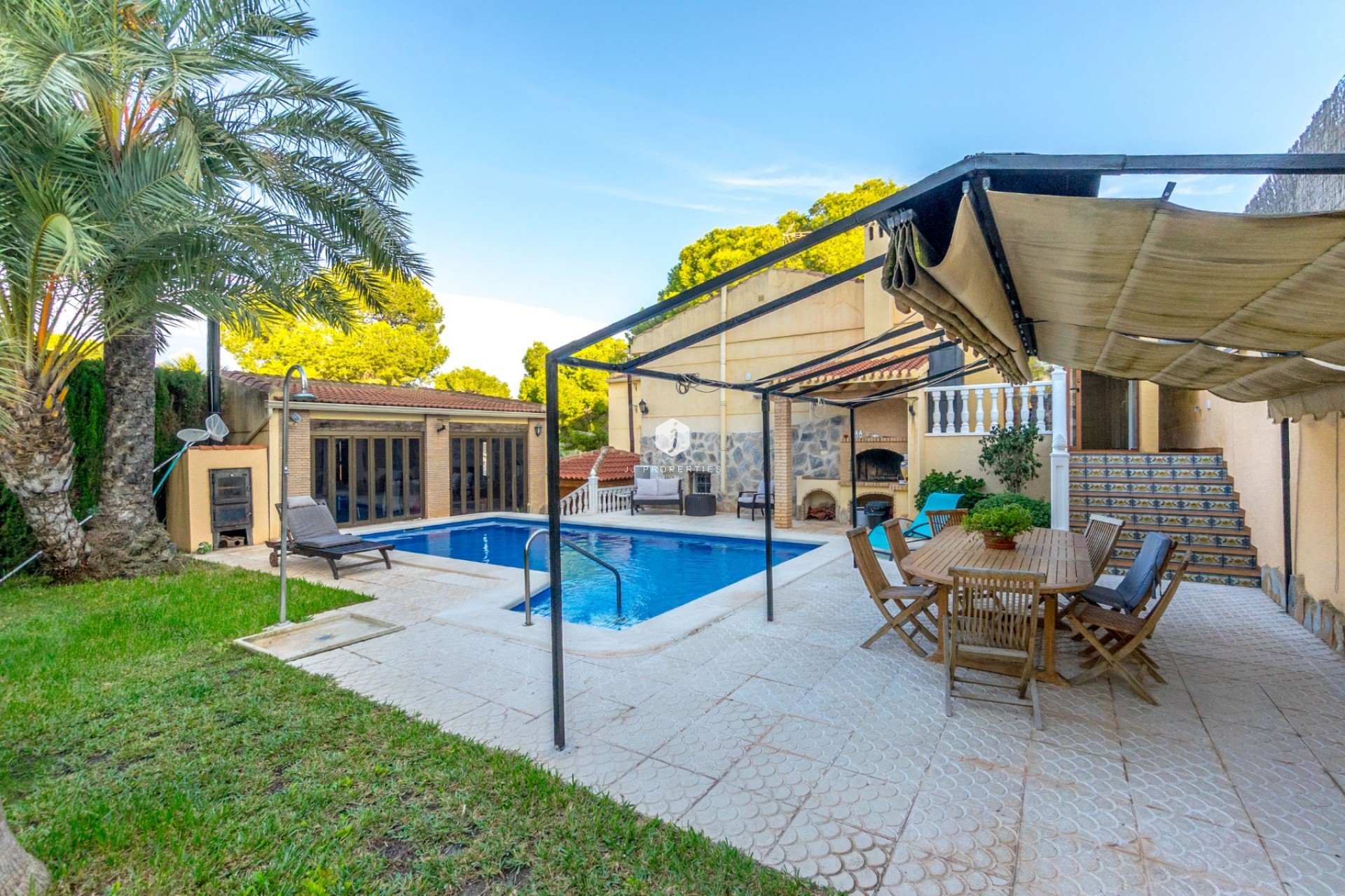 Z drugiej ręki - Szalet -
Torrevieja - Los balcones