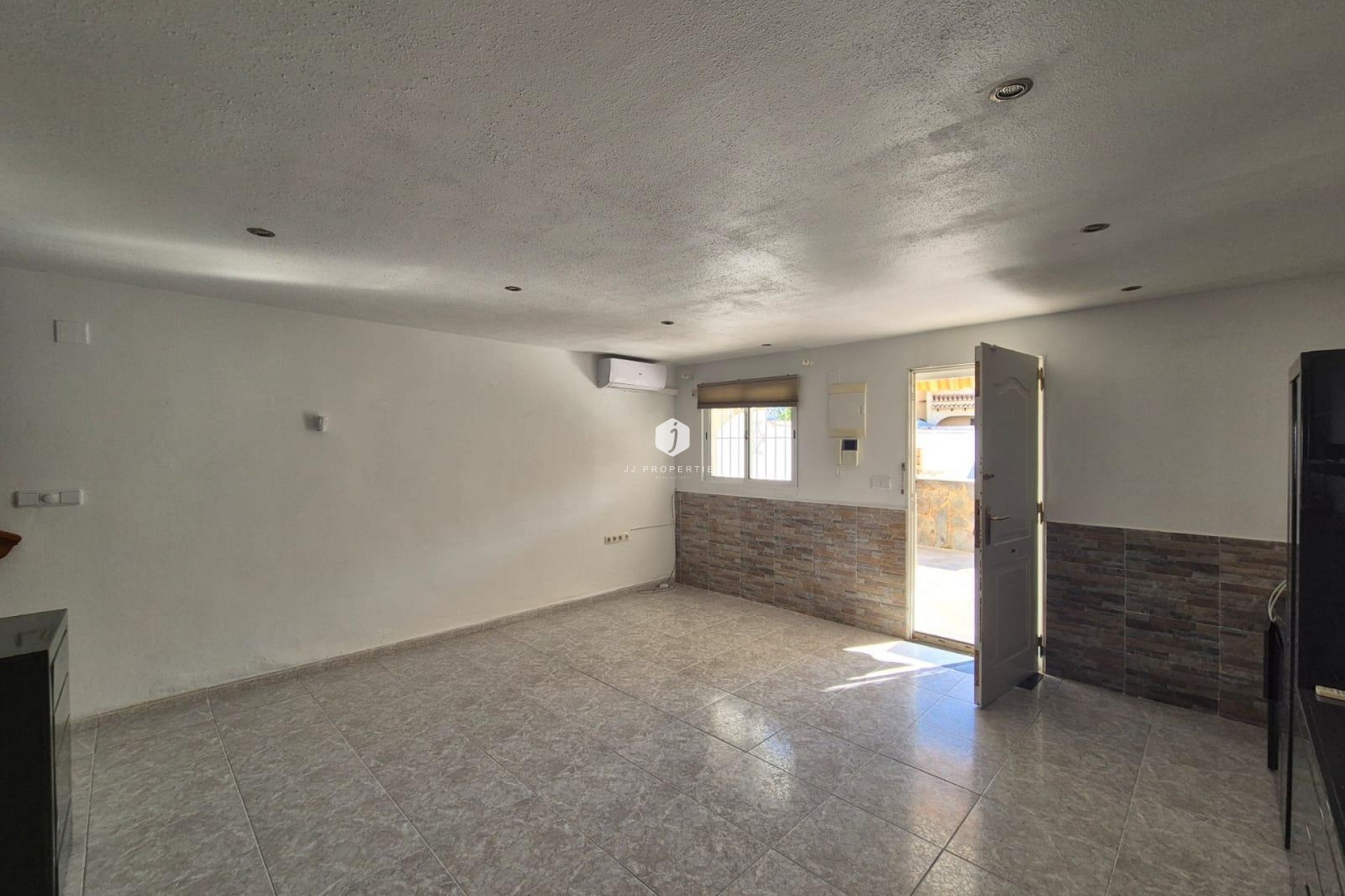 Z drugiej ręki - Szalet -
Torrevieja - Los Balcones