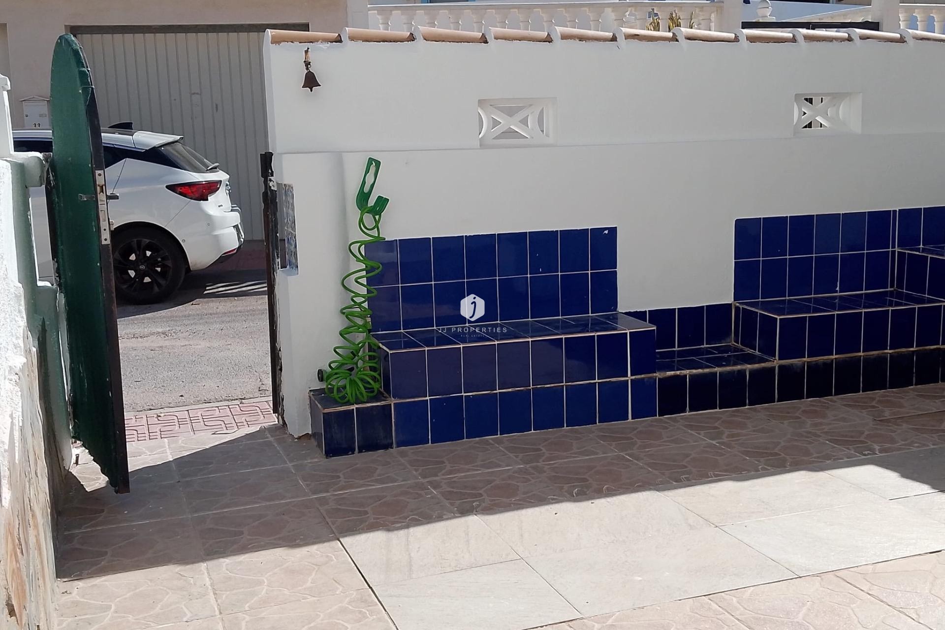 Z drugiej ręki - Szalet -
Torrevieja - Los Balcones