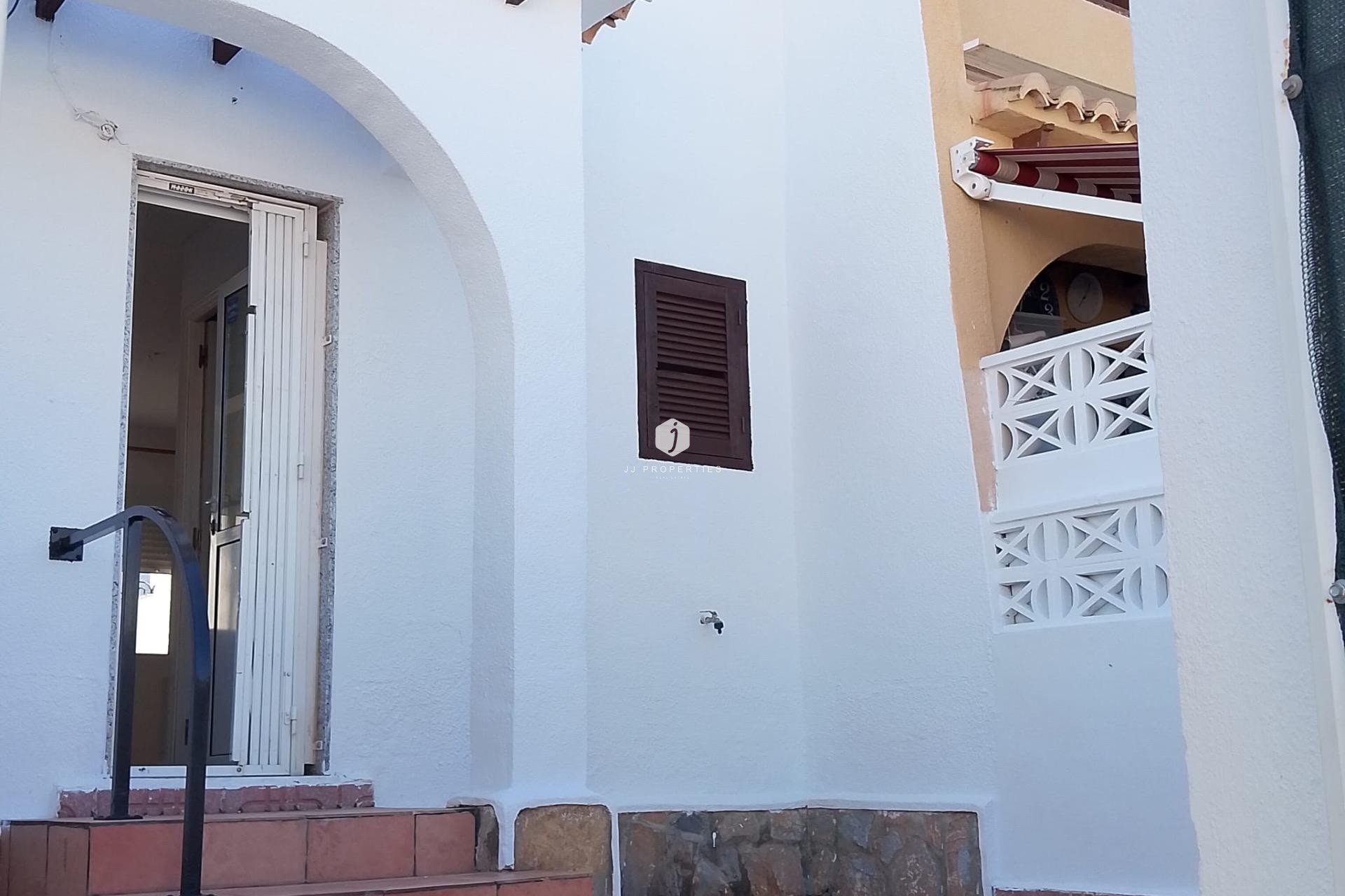 Z drugiej ręki - Szalet -
Torrevieja - Los Balcones