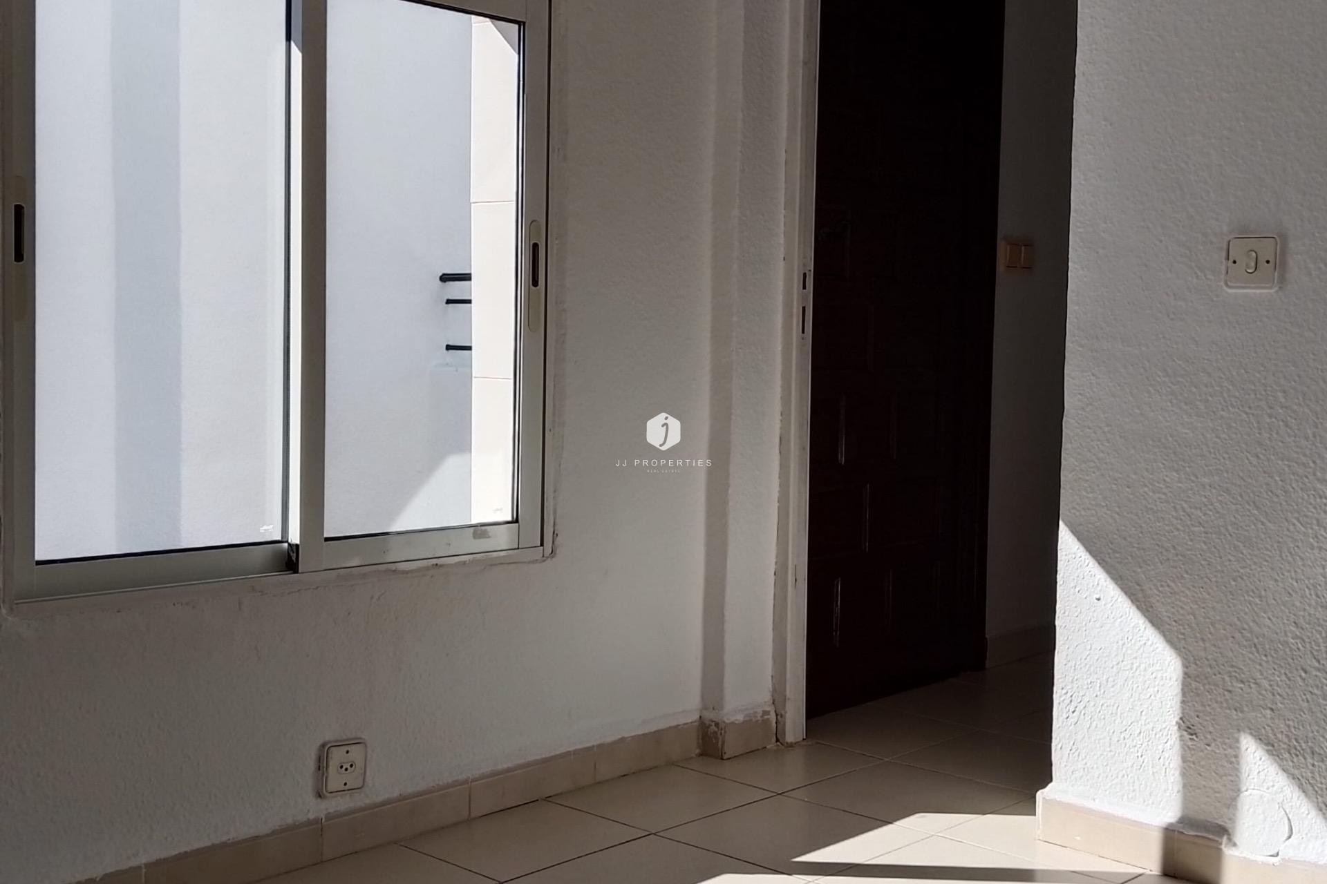 Z drugiej ręki - Szalet -
Torrevieja - Los Balcones