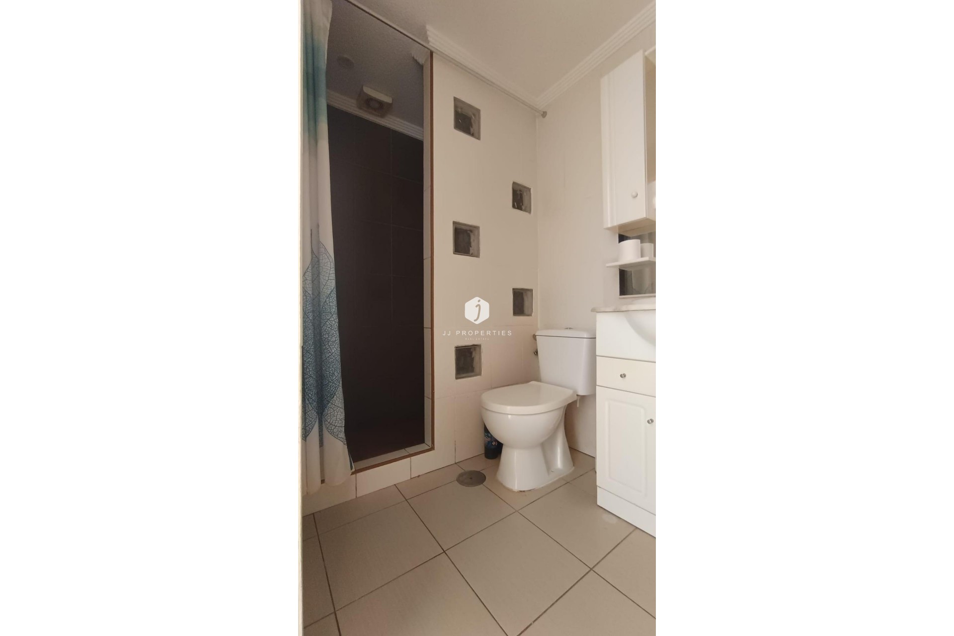 Z drugiej ręki - Szalet -
Torrevieja - Los Balcones