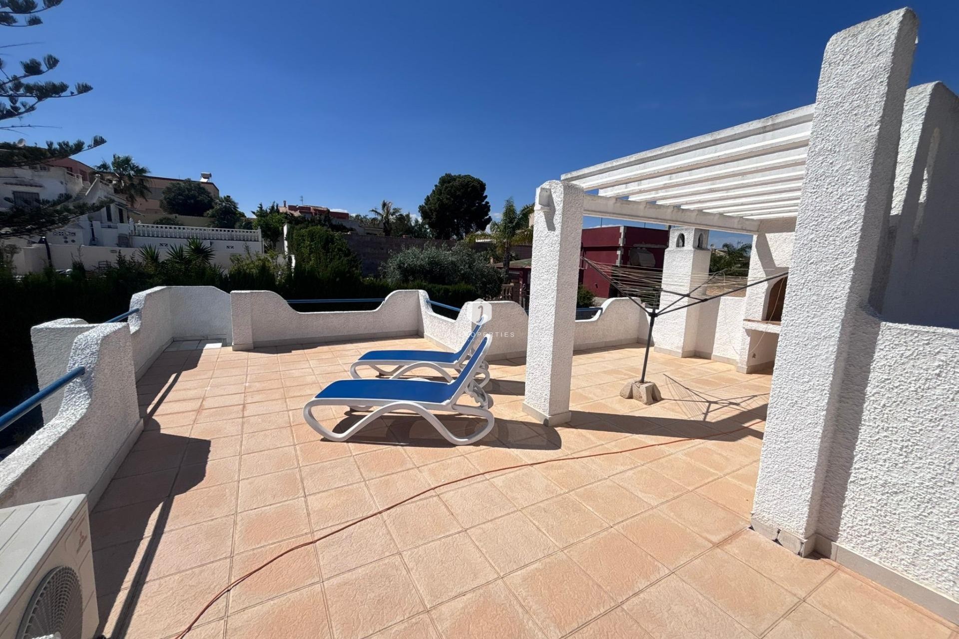 Z drugiej ręki - Szalet -
Torrevieja - Los Balcones