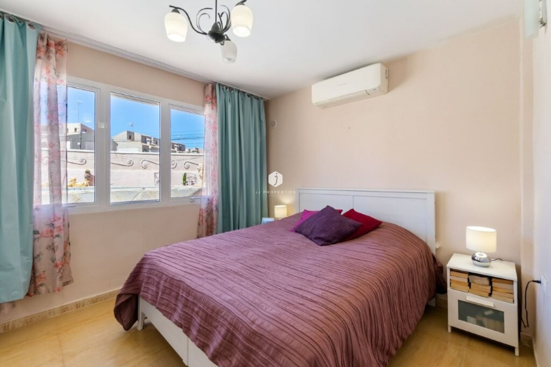 Z drugiej ręki - Szalet -
Torrevieja - Los Frutales/ La Rosaleda