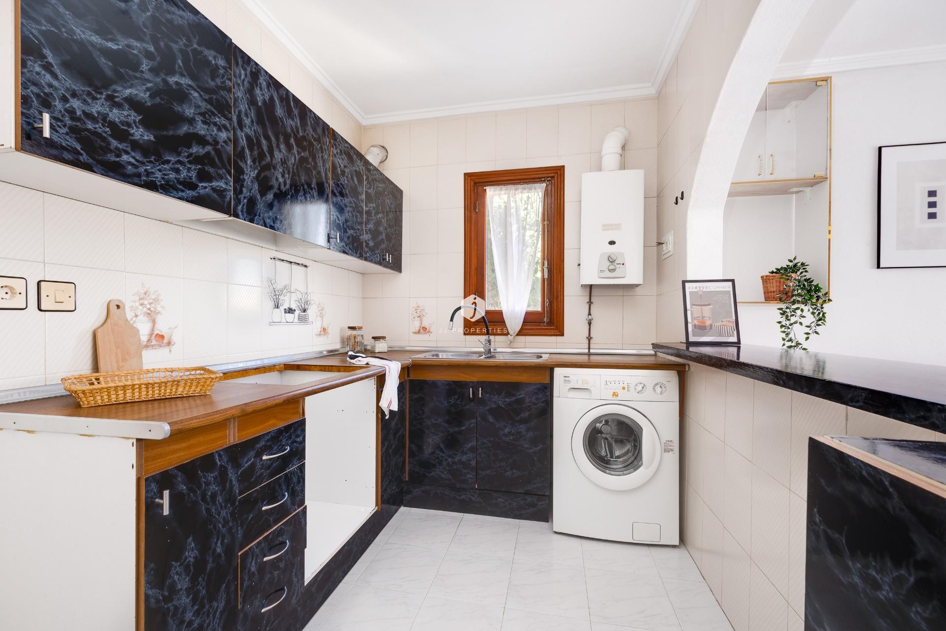 Z drugiej ręki - Szalet -
Torrevieja - Nueva Torrevieja