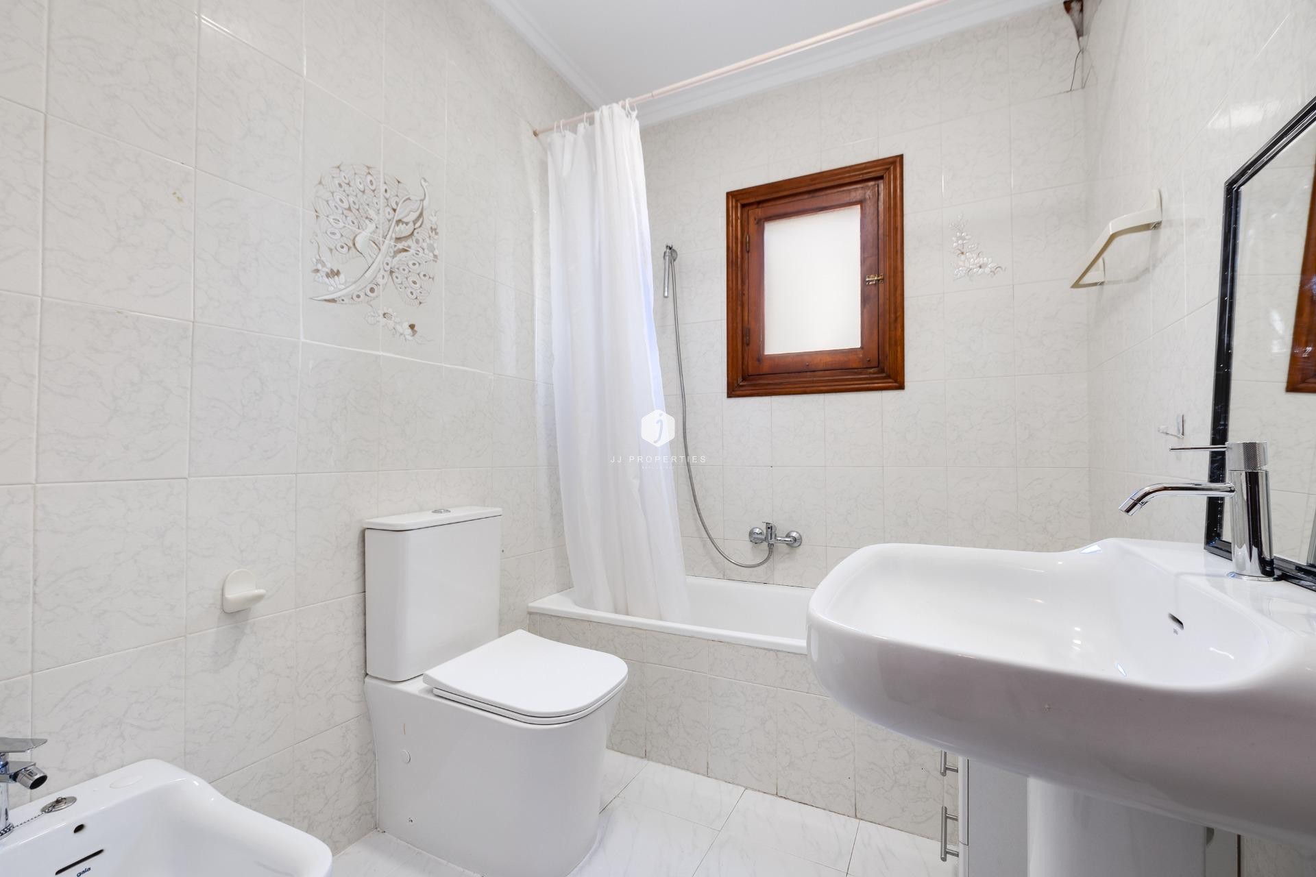 Z drugiej ręki - Szalet -
Torrevieja - Nueva Torrevieja