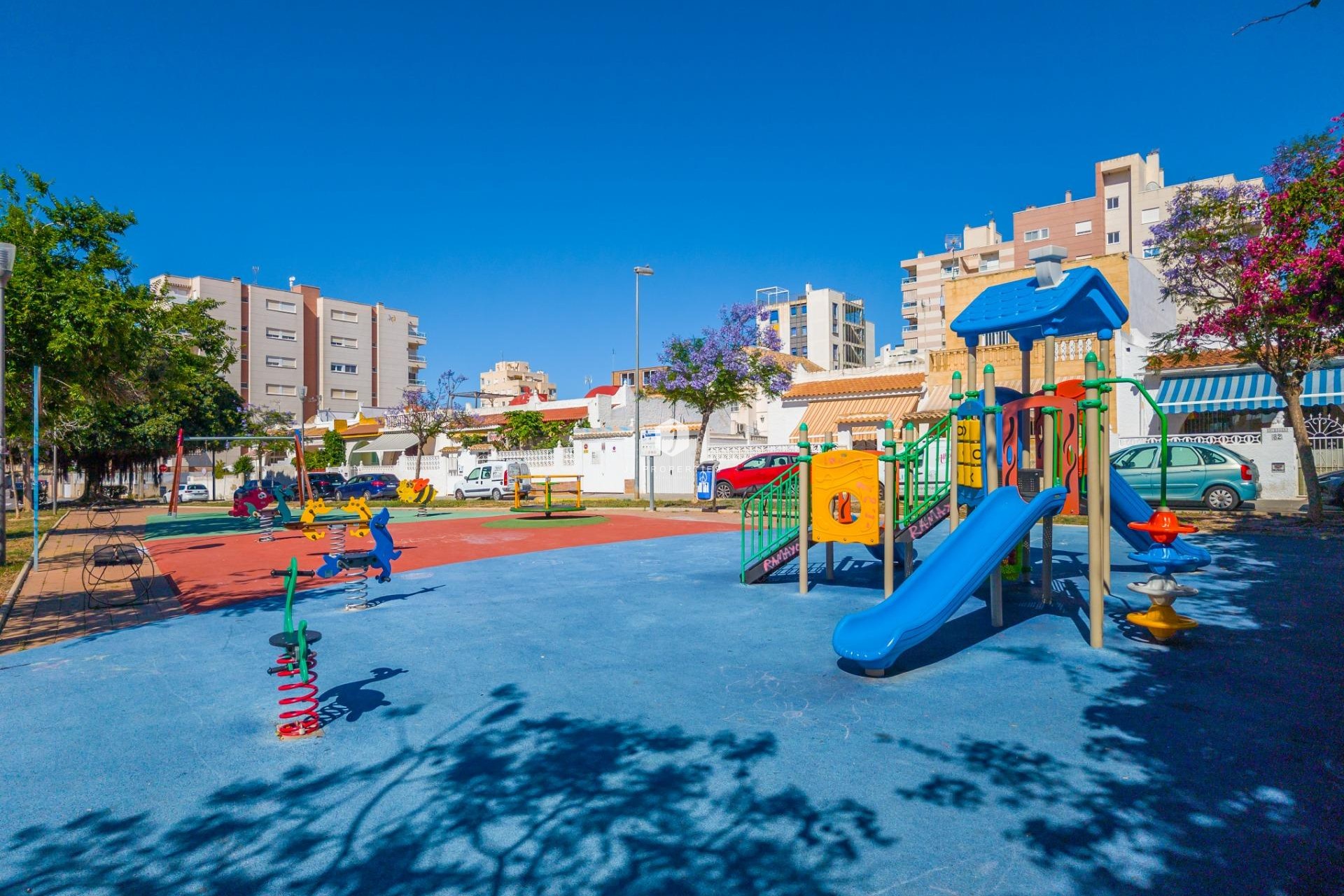 Z drugiej ręki - Szalet -
Torrevieja - Nueva Torrevieja