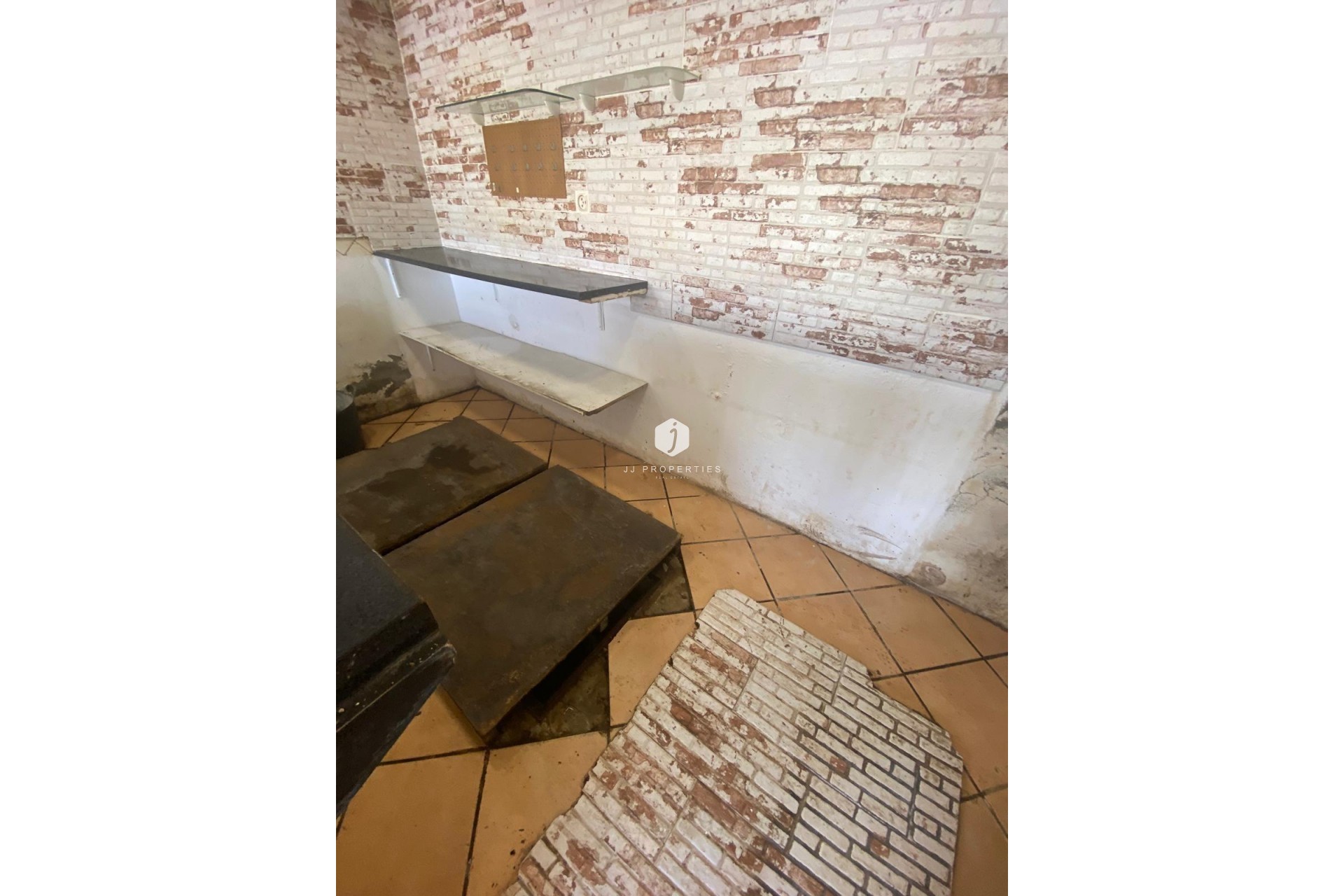 Z drugiej ręki - Szalet -
Torrevieja - Parque Acuático - Sector 25