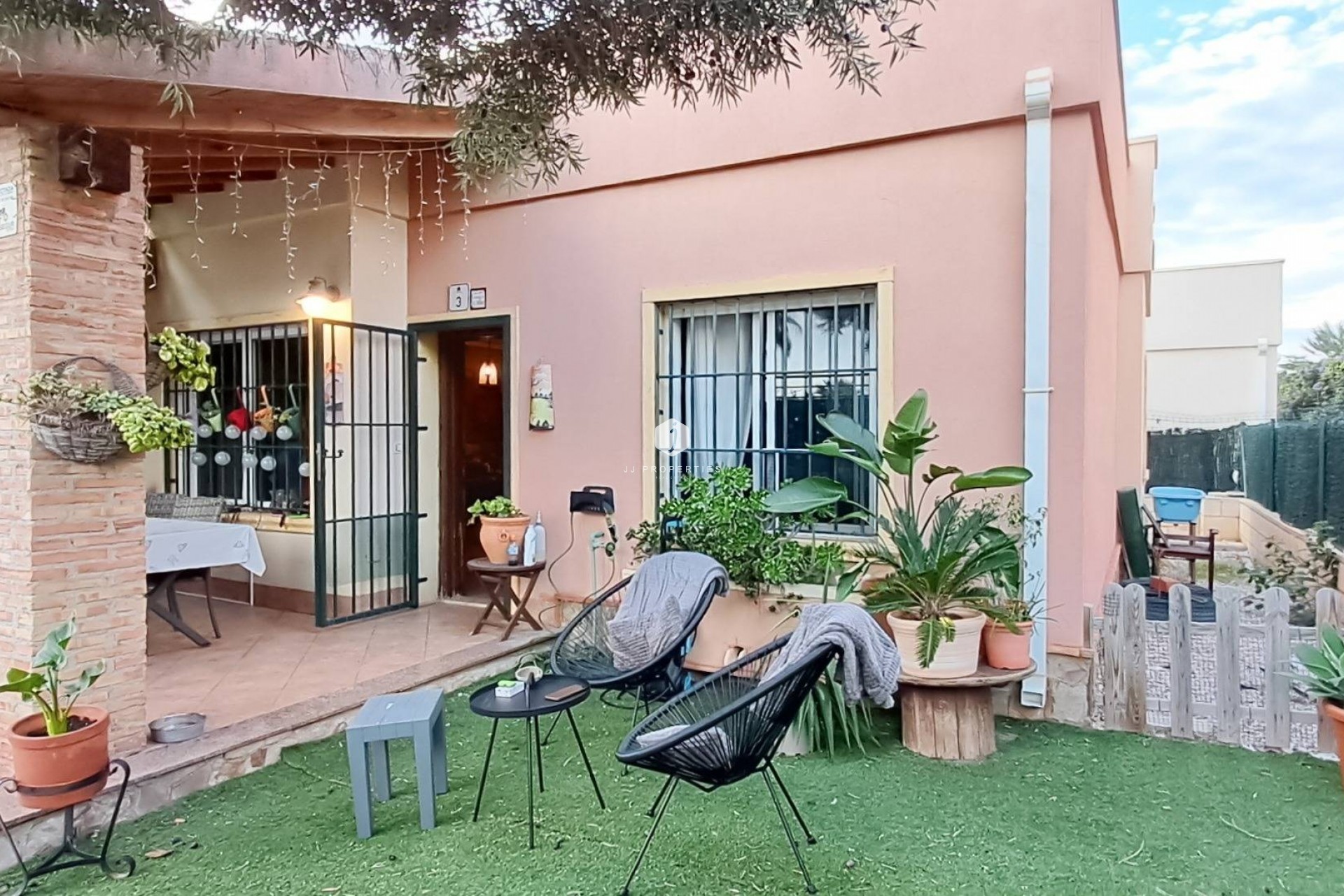 Z drugiej ręki - Szalet -
Torrevieja - Parque Acuático - Sector 25