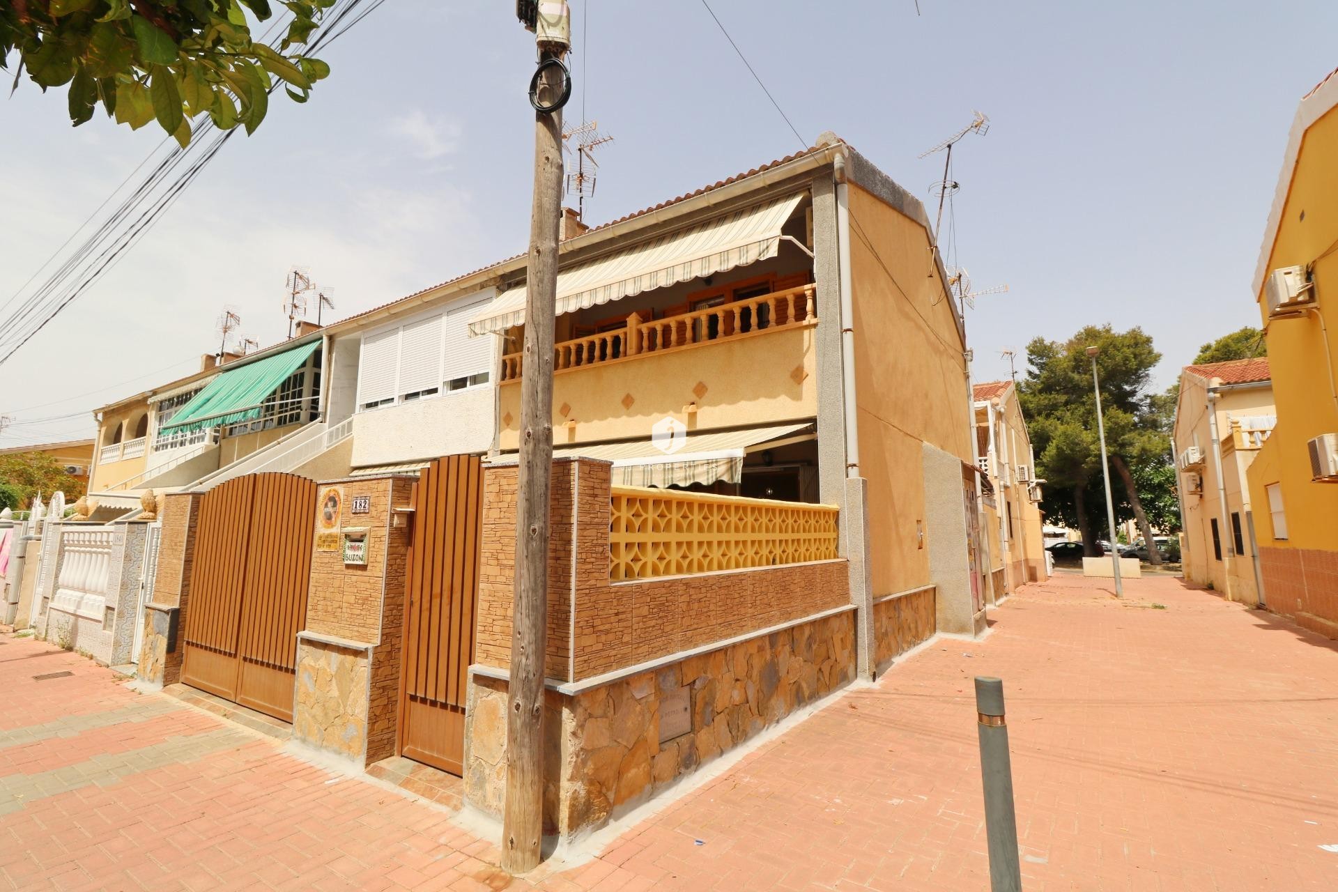 Z drugiej ręki - Szalet -
Torrevieja - Playa de los Naufragos