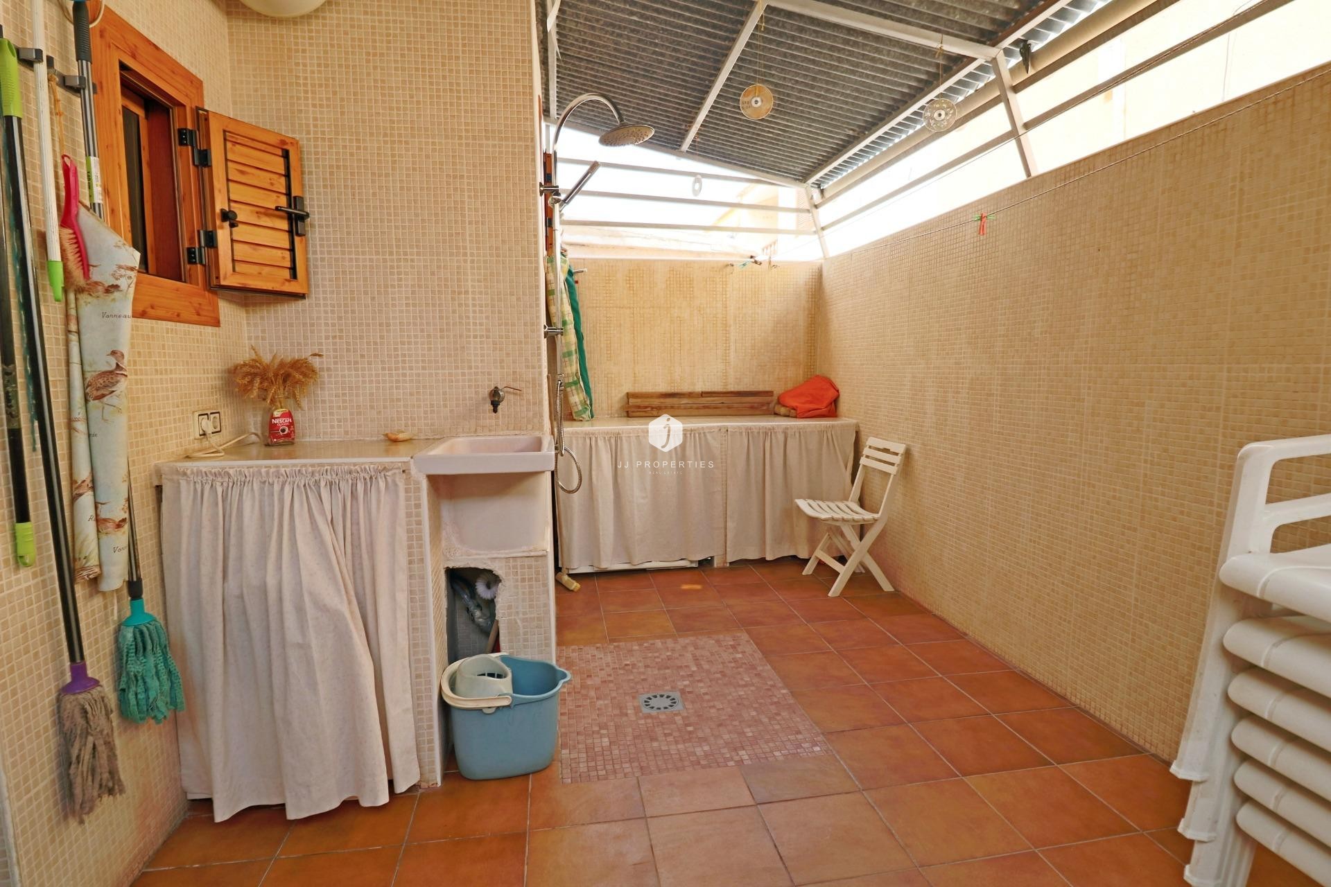 Z drugiej ręki - Szalet -
Torrevieja - Playa de los Naufragos
