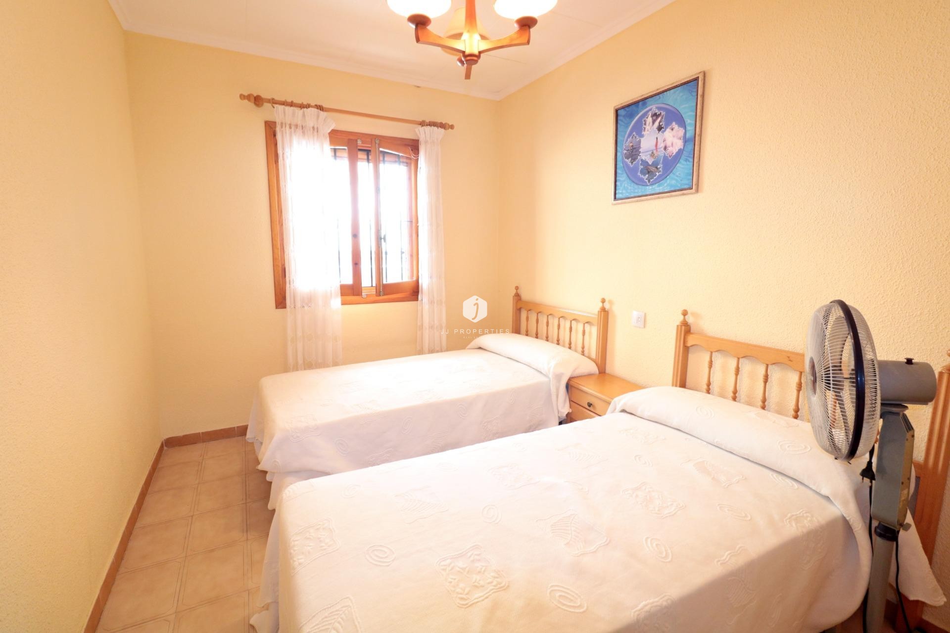 Z drugiej ręki - Szalet -
Torrevieja - Playa de los Naufragos
