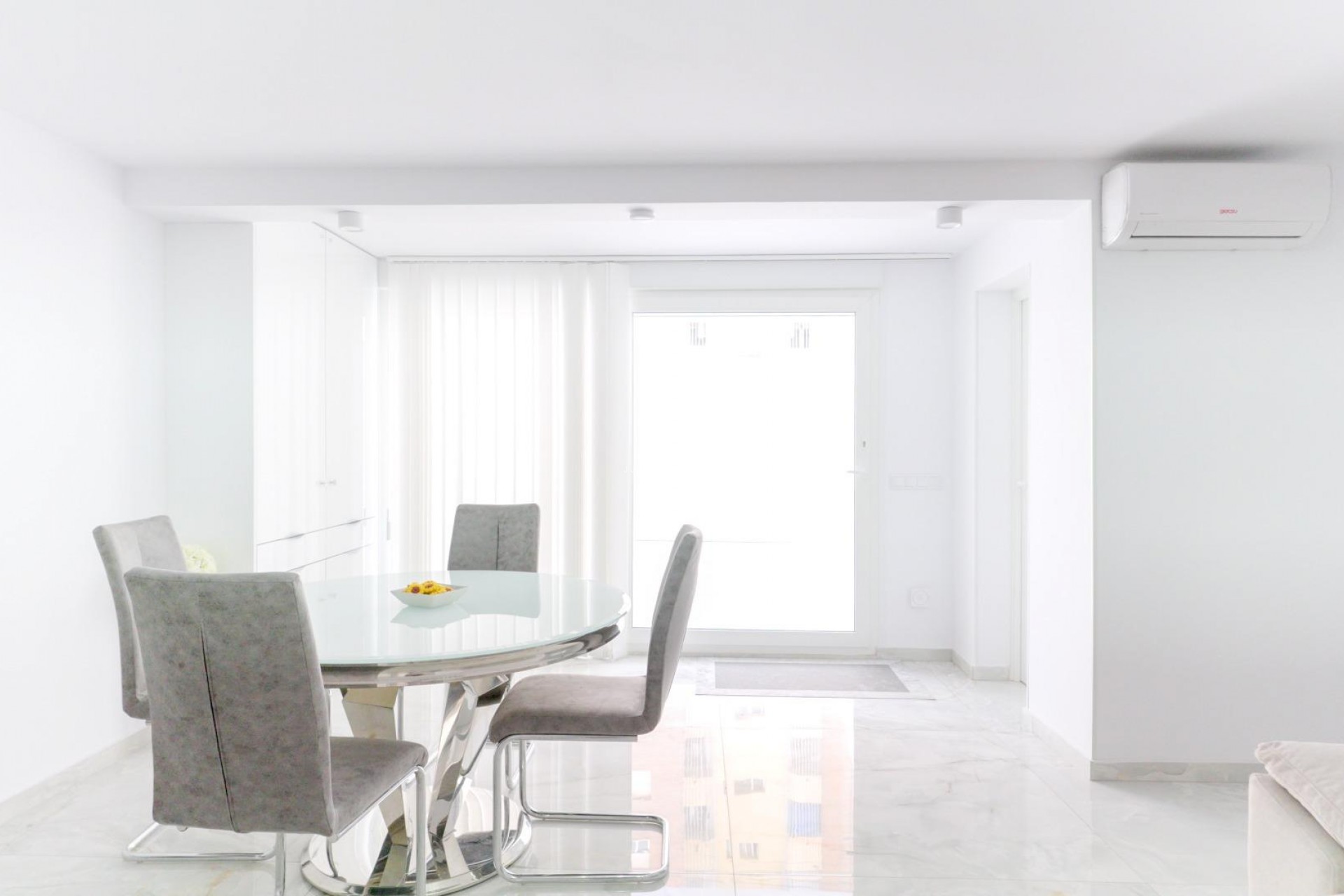 Z drugiej ręki - Szalet -
Torrevieja - Punta prima