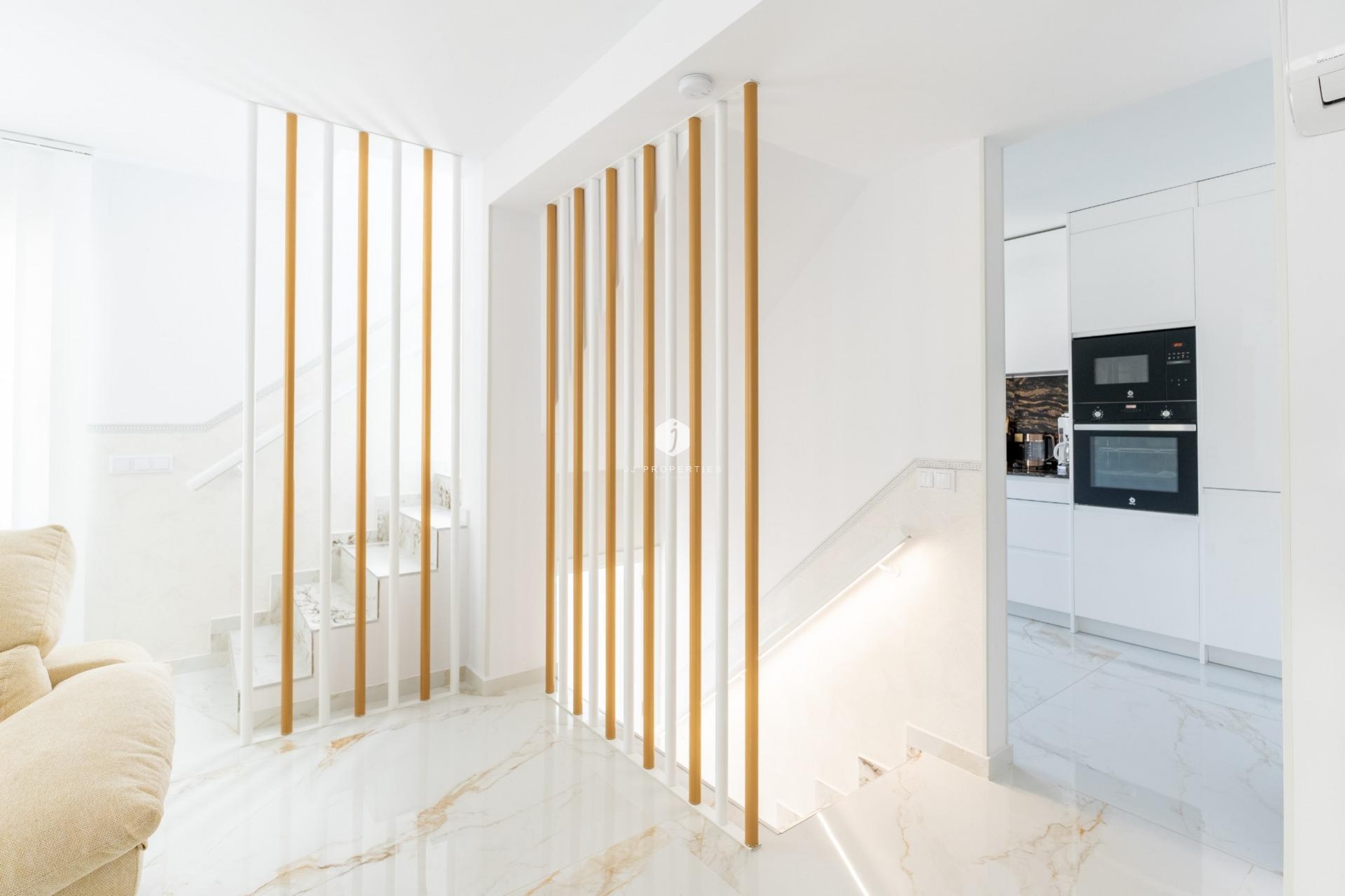 Z drugiej ręki - Szalet -
Torrevieja - Punta prima