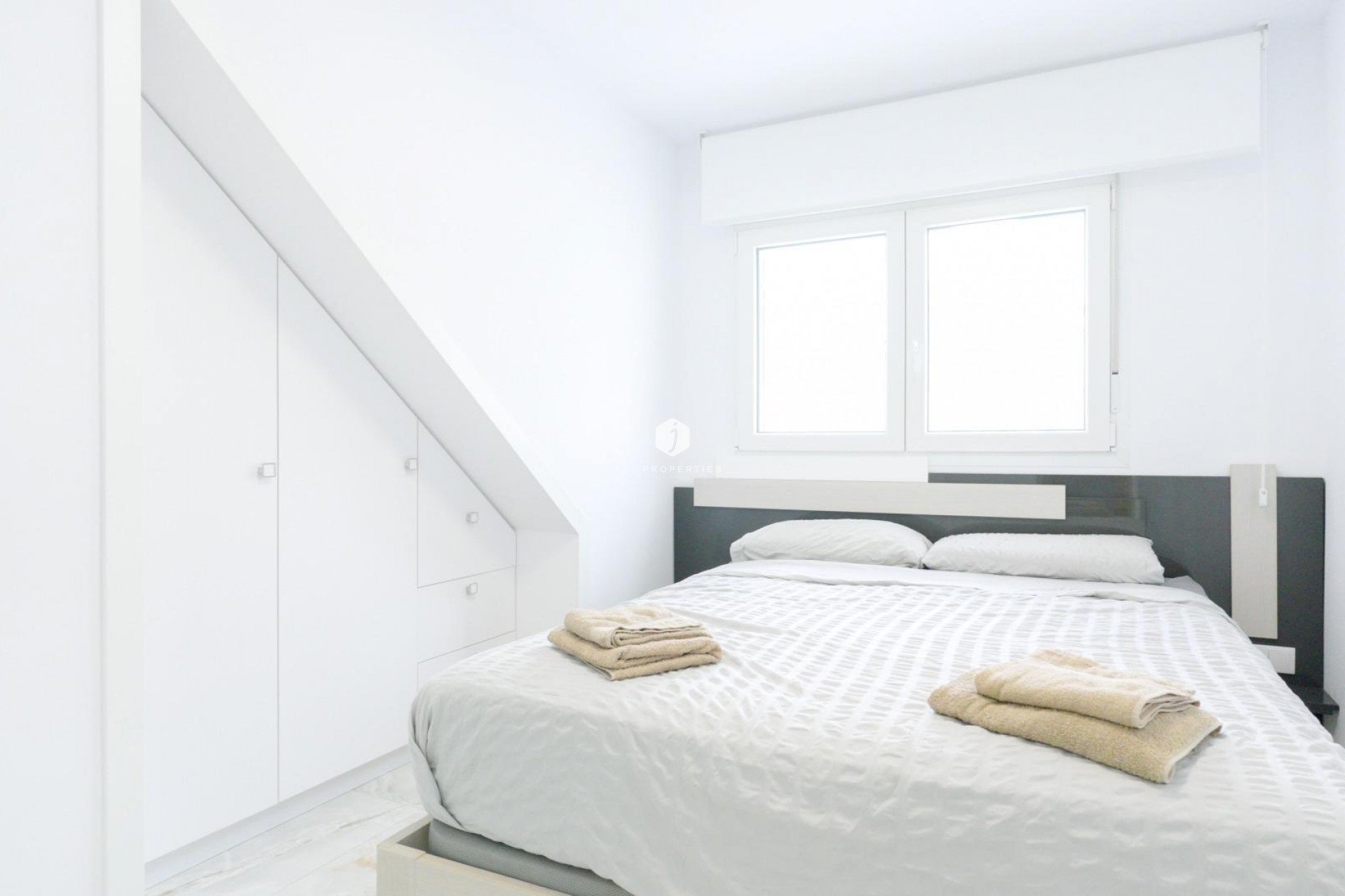 Z drugiej ręki - Szalet -
Torrevieja - Punta prima